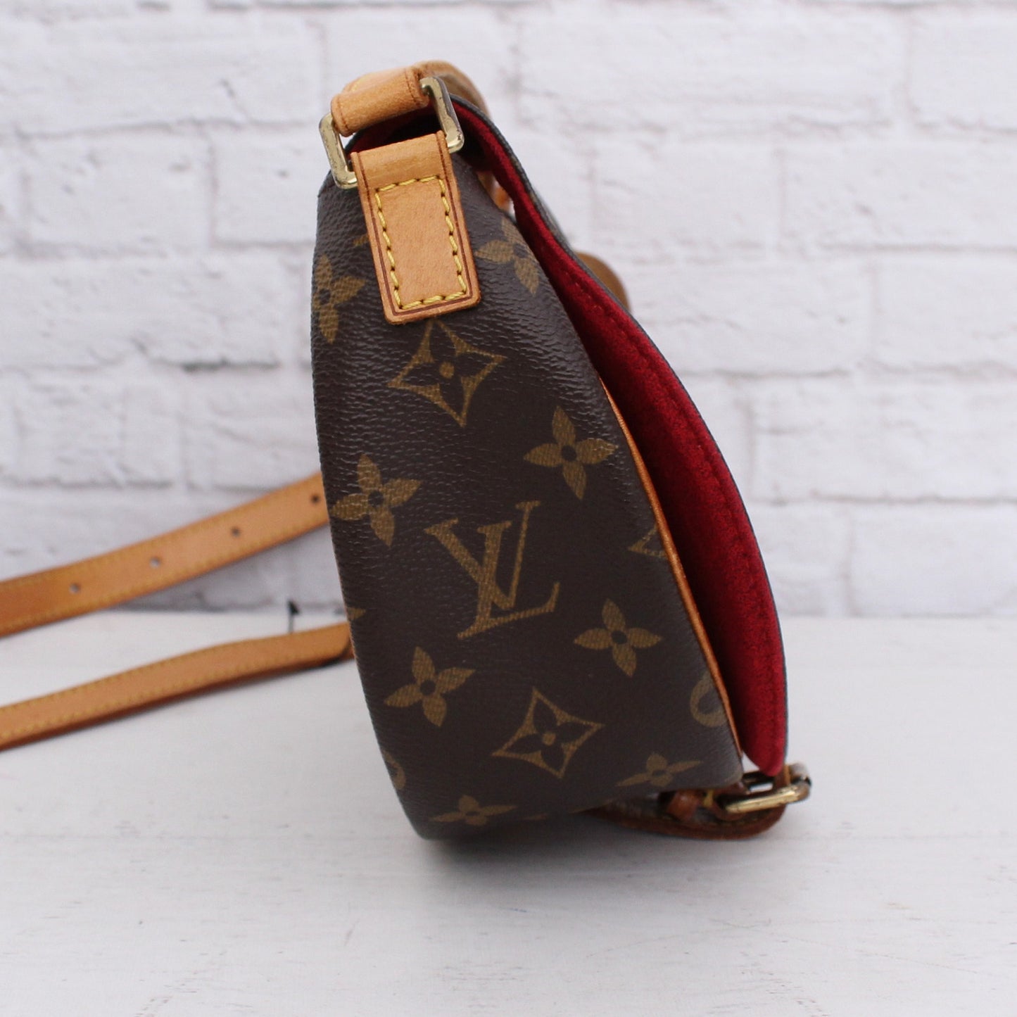 Louis Vuitton Tambourine Monogram Crossbody Shoulder Handbag Brown Leather A5650
