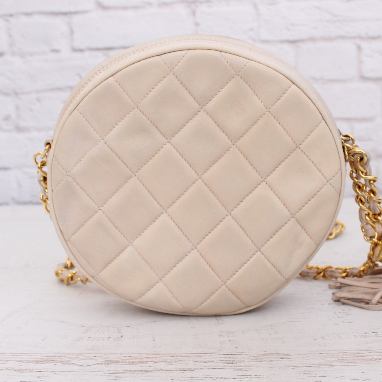 Chanel Round White Lambskin Leather Shoulder Bag Handbag Purse Gold A4934