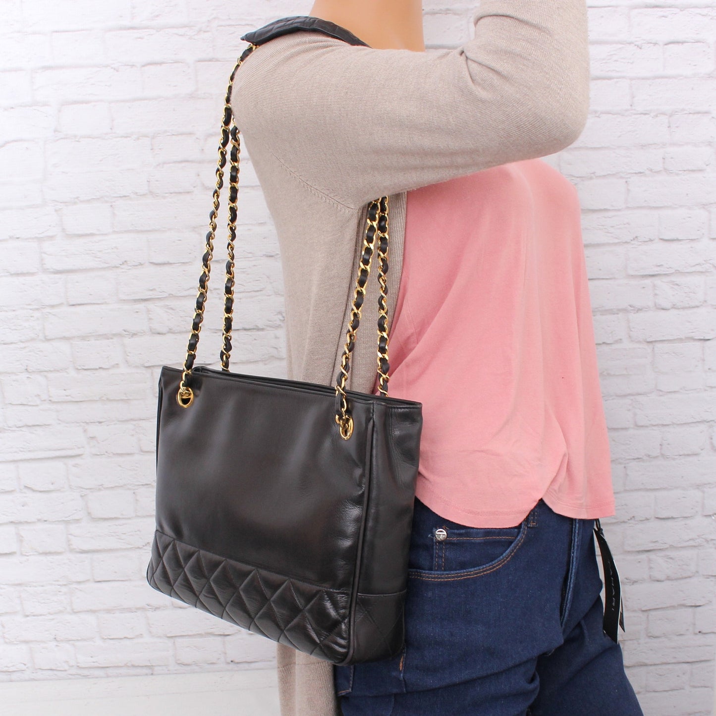 Chanel Quilted Black Lambskin Chain Tote Leather Shoulder Handbag Purse A5086