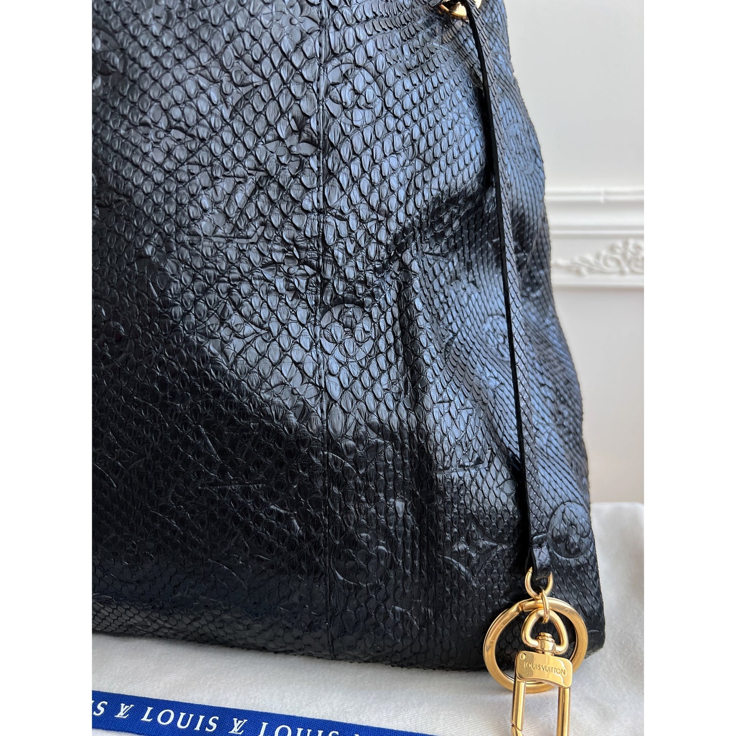 Louis Vuitton Artsy MM Python Black Leather Tote