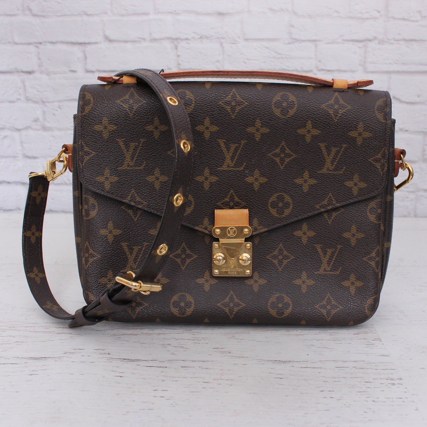 Louis Vuitton Pochette Metis Monogram Crossbody Shoulder Purse Handbag A5124