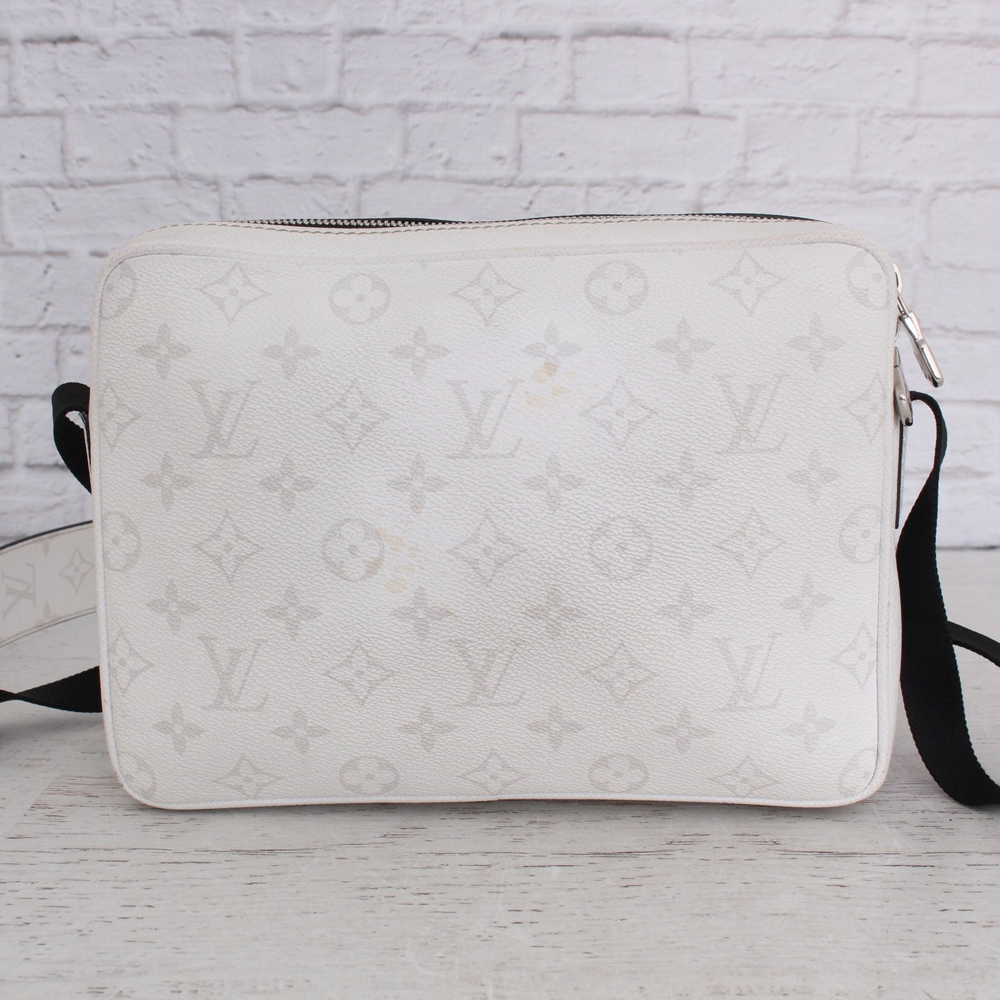 Louis Vuitton Outdoor Messenger Monogram Crossbody Purse White Shoulder