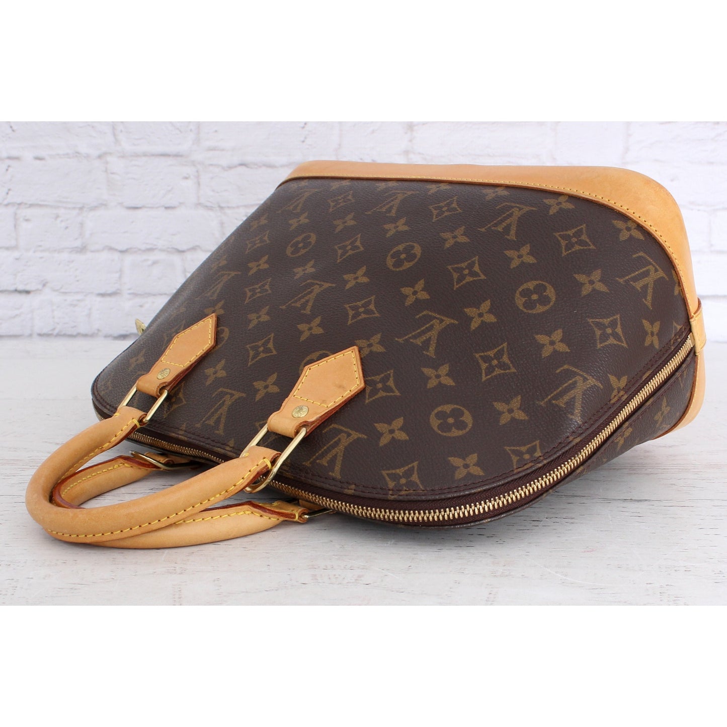 Louis Vuitton Alma MM Monogram Satchel Brown Leather Handbag Zip Tote