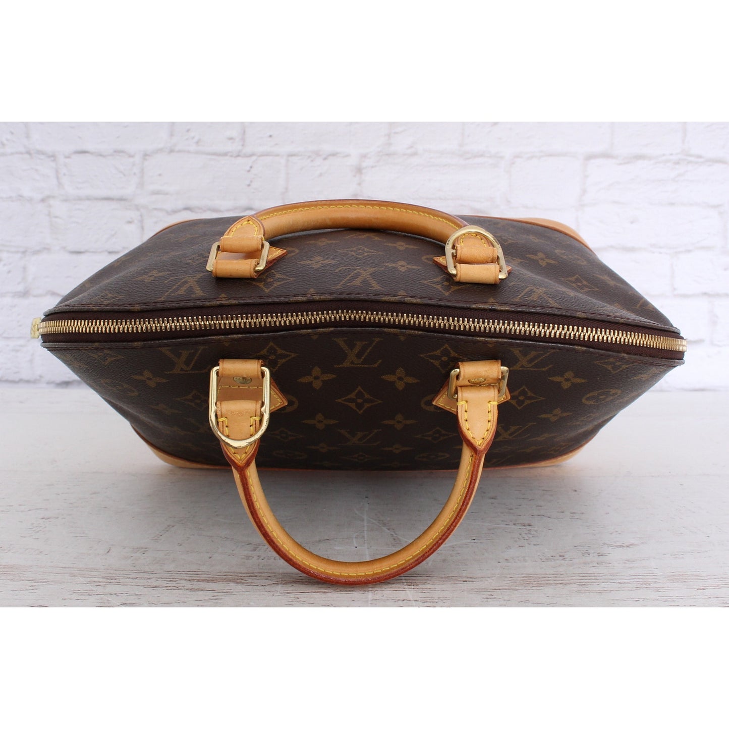 Louis Vuitton Alma MM Monogram Satchel Brown Leather Handbag Zip Tote