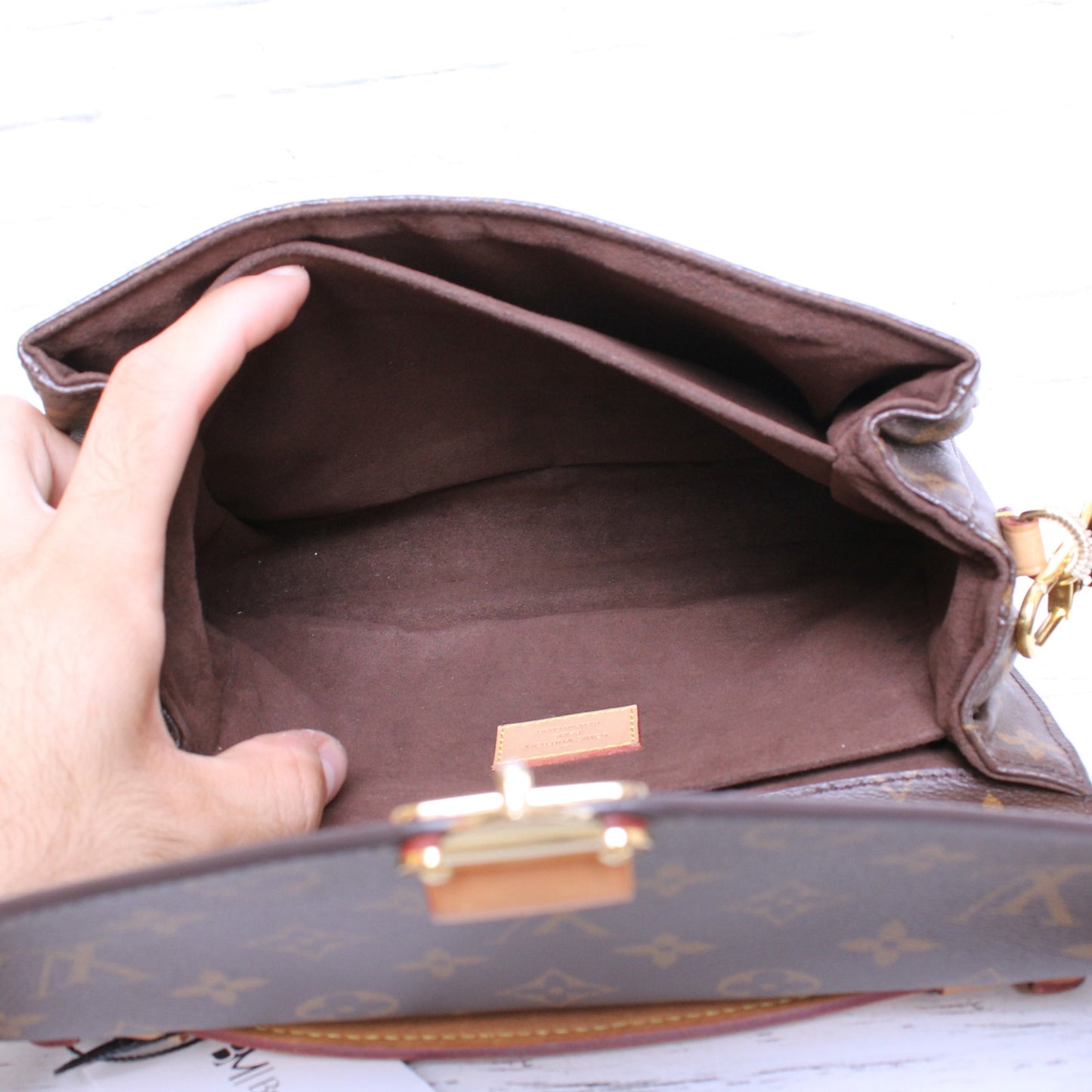 Louis Vuitton Pochette Metis Monogram Crossbody Shoulder Purse Handbag A4964