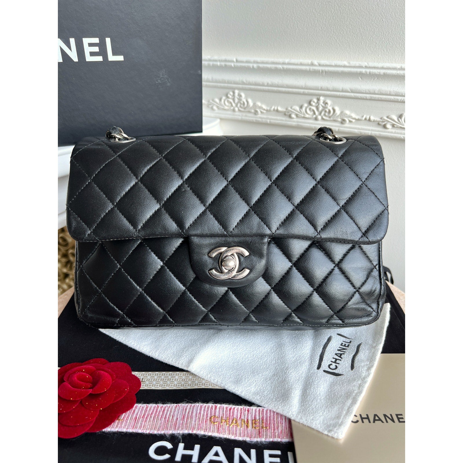 Chanel Lambskin Black Classic Double Flap Medium Quilted Bag B0735