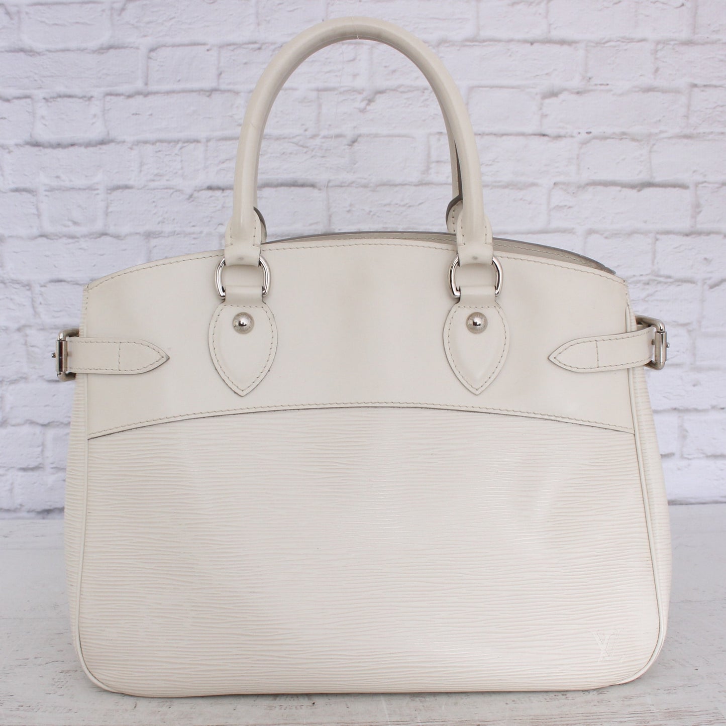 Louis Vuitton Passy PM White Epi Satchel Handbag Purse Tote LV Bag Zip