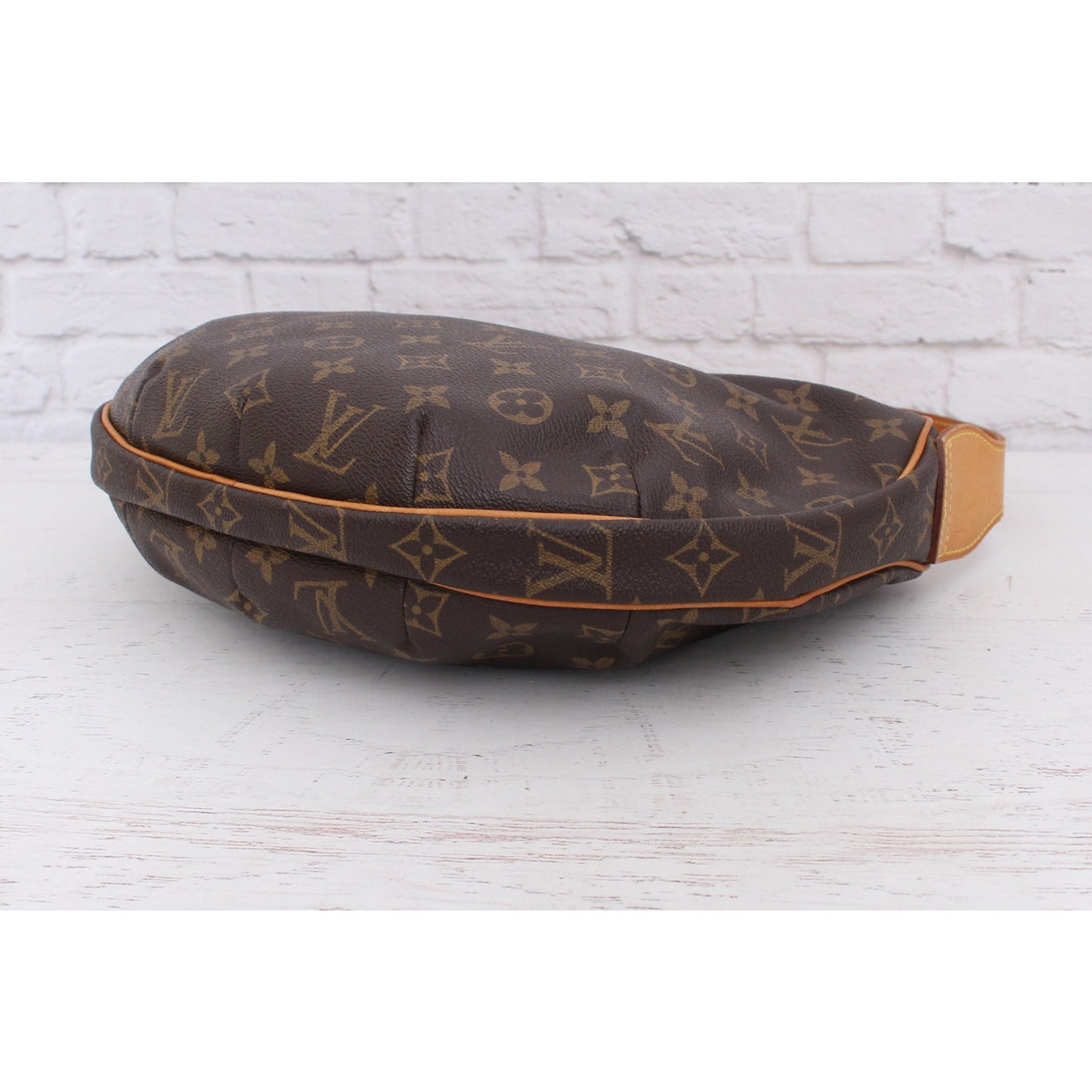 Louis Vuitton Croissant MM Monogram Crescent Shoulder Bag Purse Moon Hobo A4643