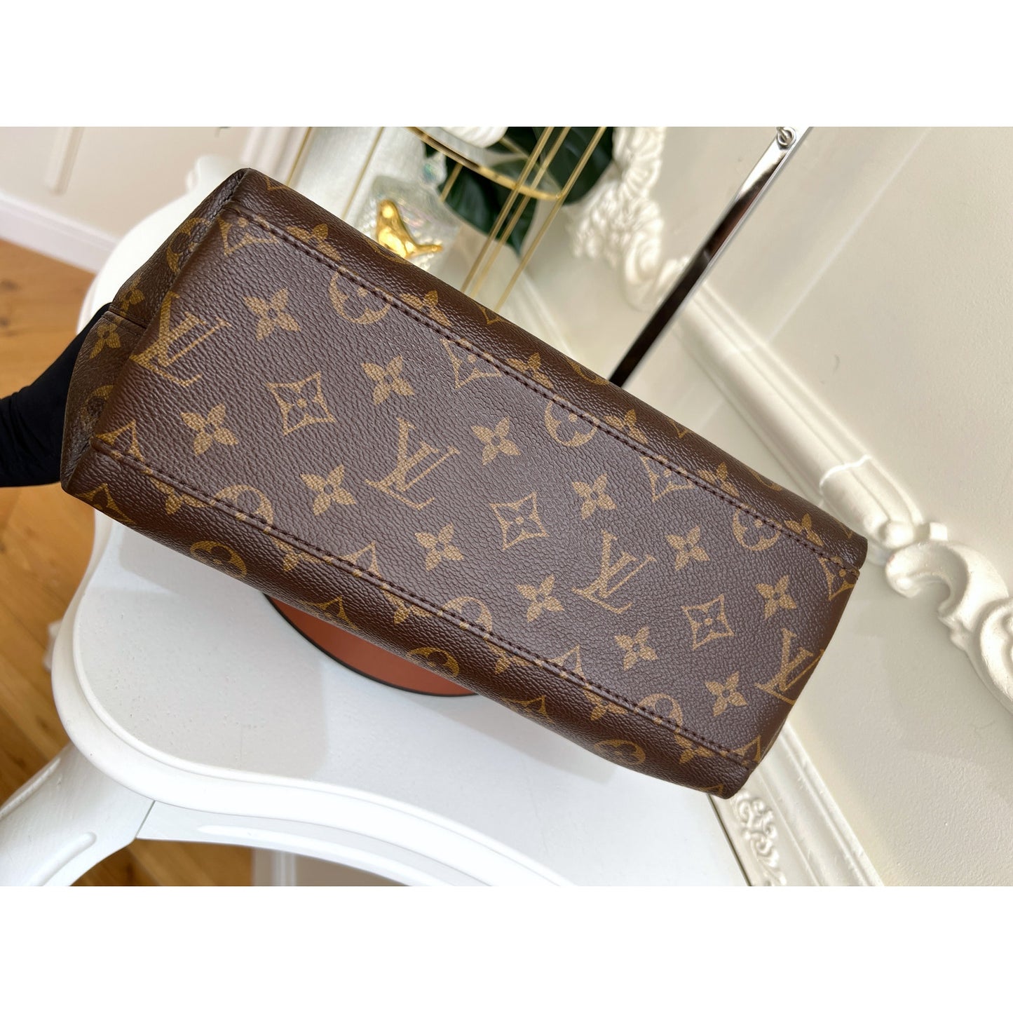 Louis Vuitton Tuileries Besace Monogram Shoulder Brown Satchel Purse