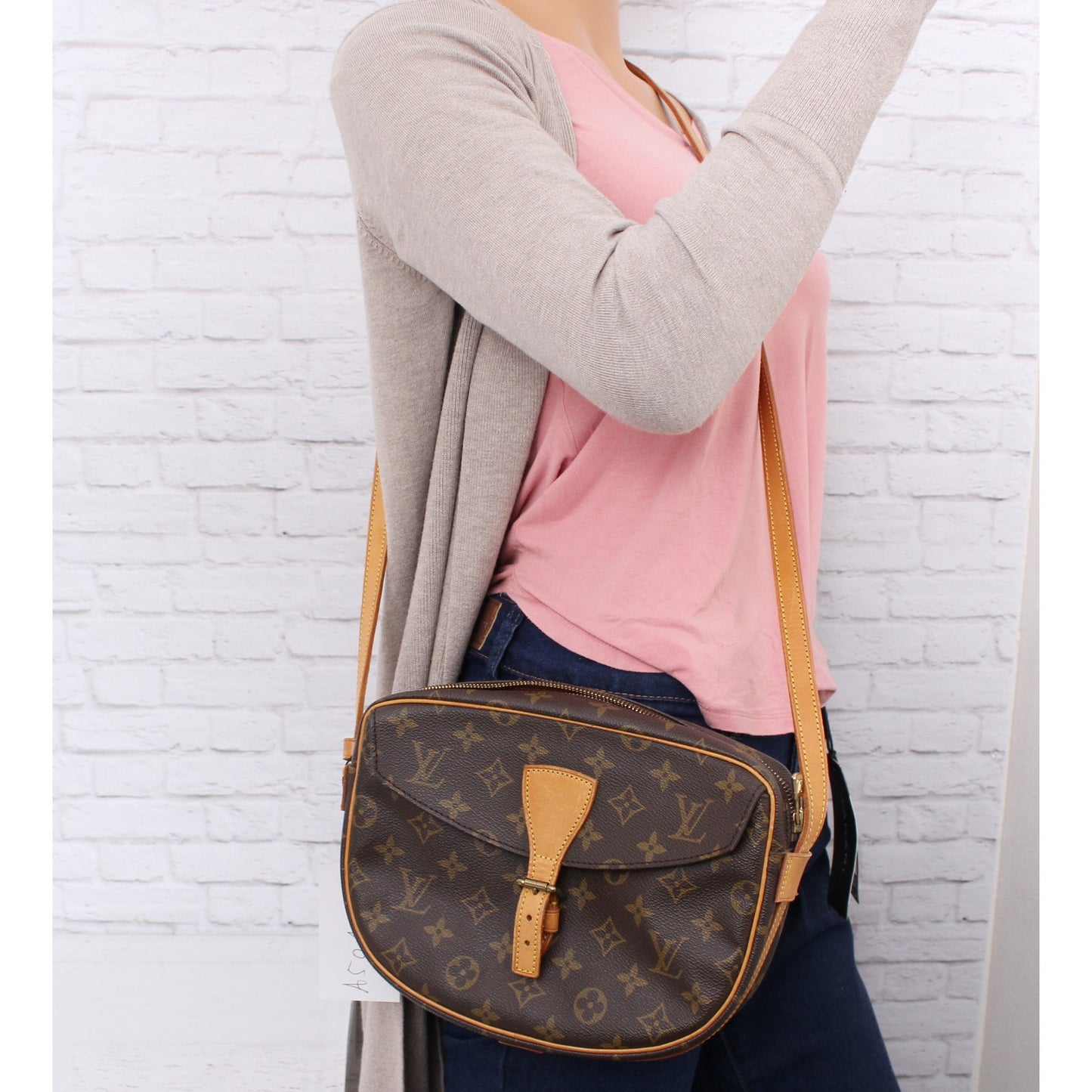 Louis Vuitton Jeune Fille MM Crossbody Purse Messenger Monogram Leather A5016