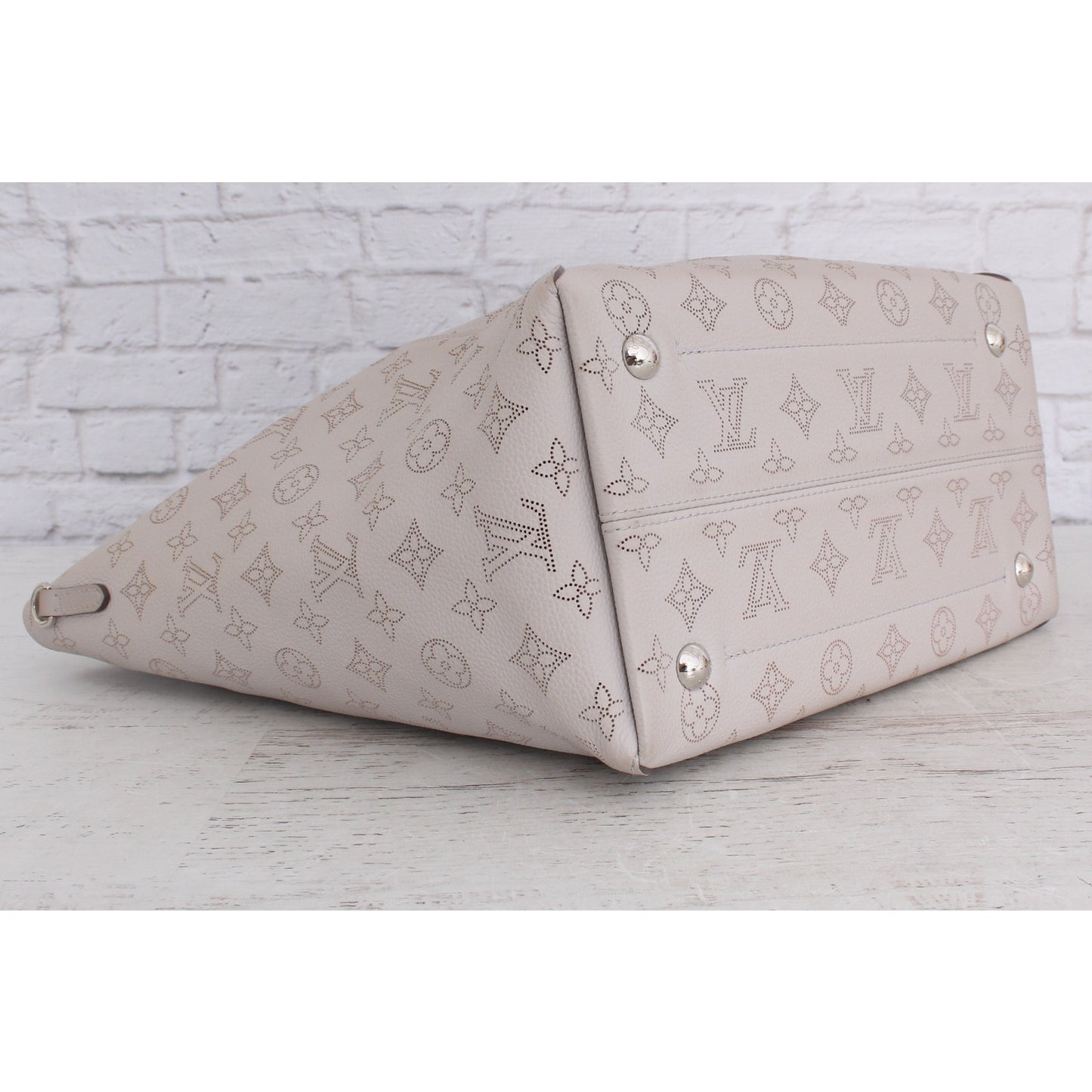 Louis Vuitton Hina MM with Pouch Gray Mahina Shoulder Bag