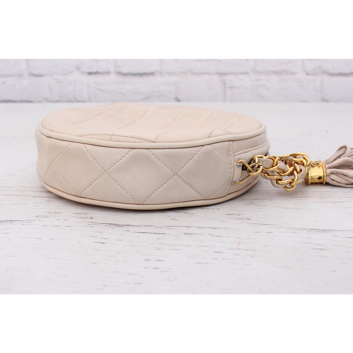Chanel Round White Lambskin Leather Shoulder Bag Handbag Purse Gold A4934