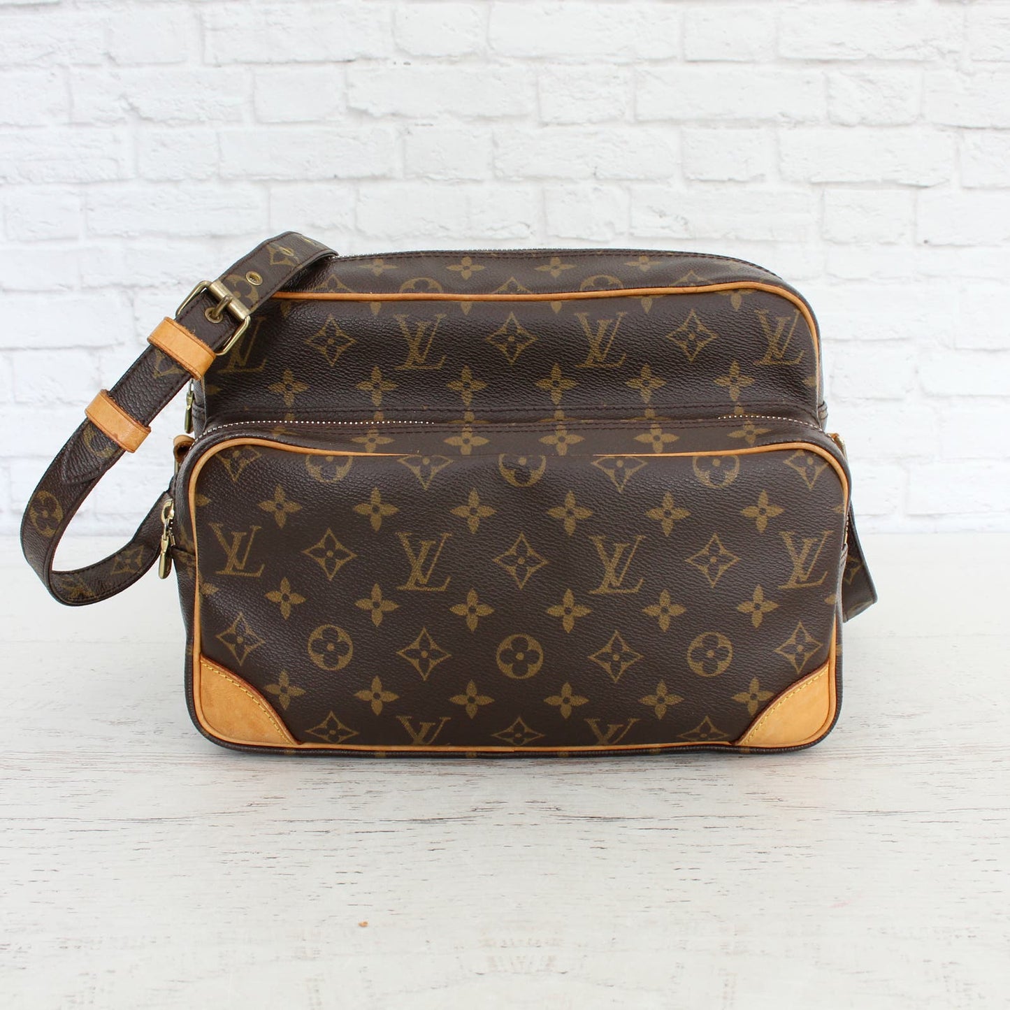 Louis Vuitton Nile Crossbody Monogram