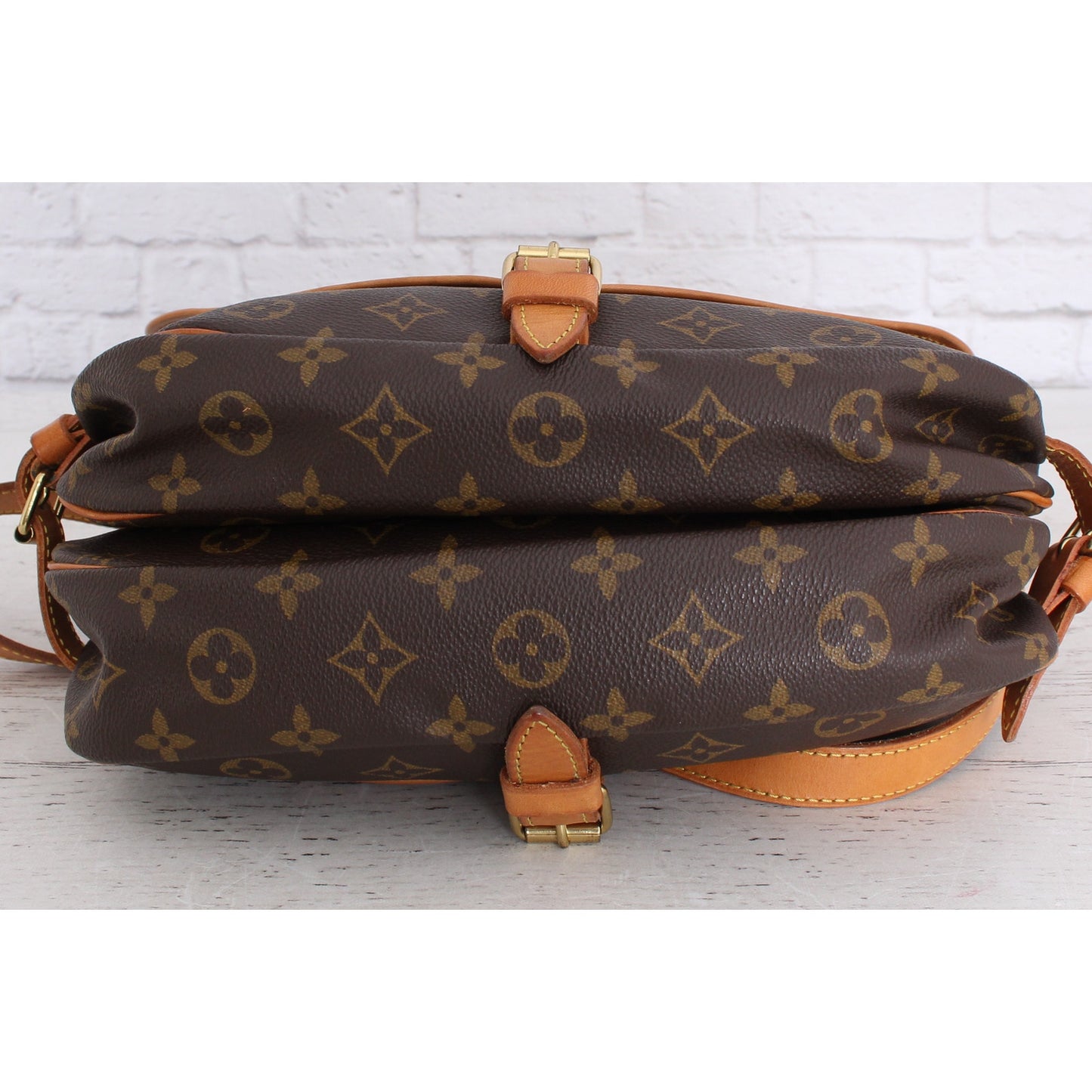 Louis Vuitton Saumur 30 Monogram Crossbody & Shoulder Messenger Brown