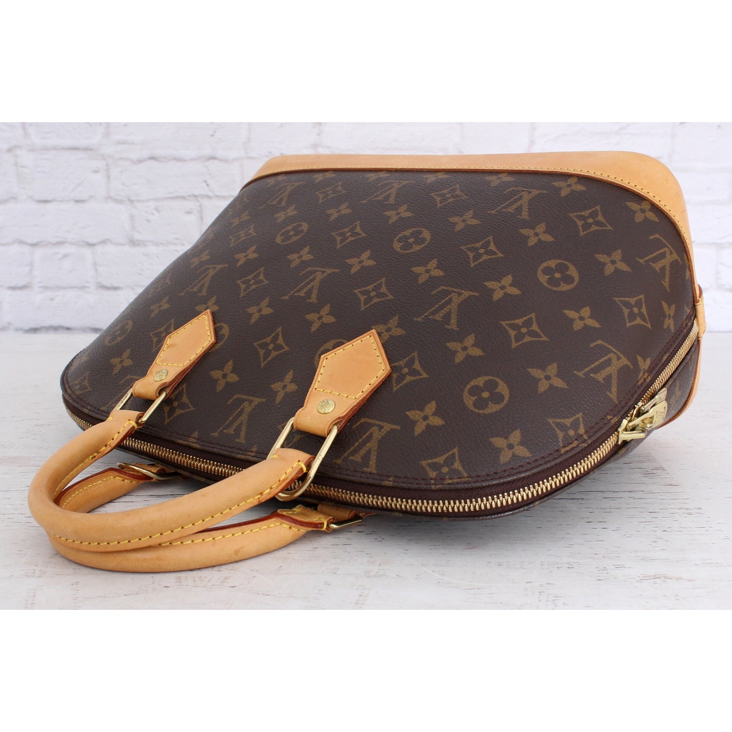 Louis Vuitton Alma MM Monogram Satchel Brown Leather Handbag Zip Tote