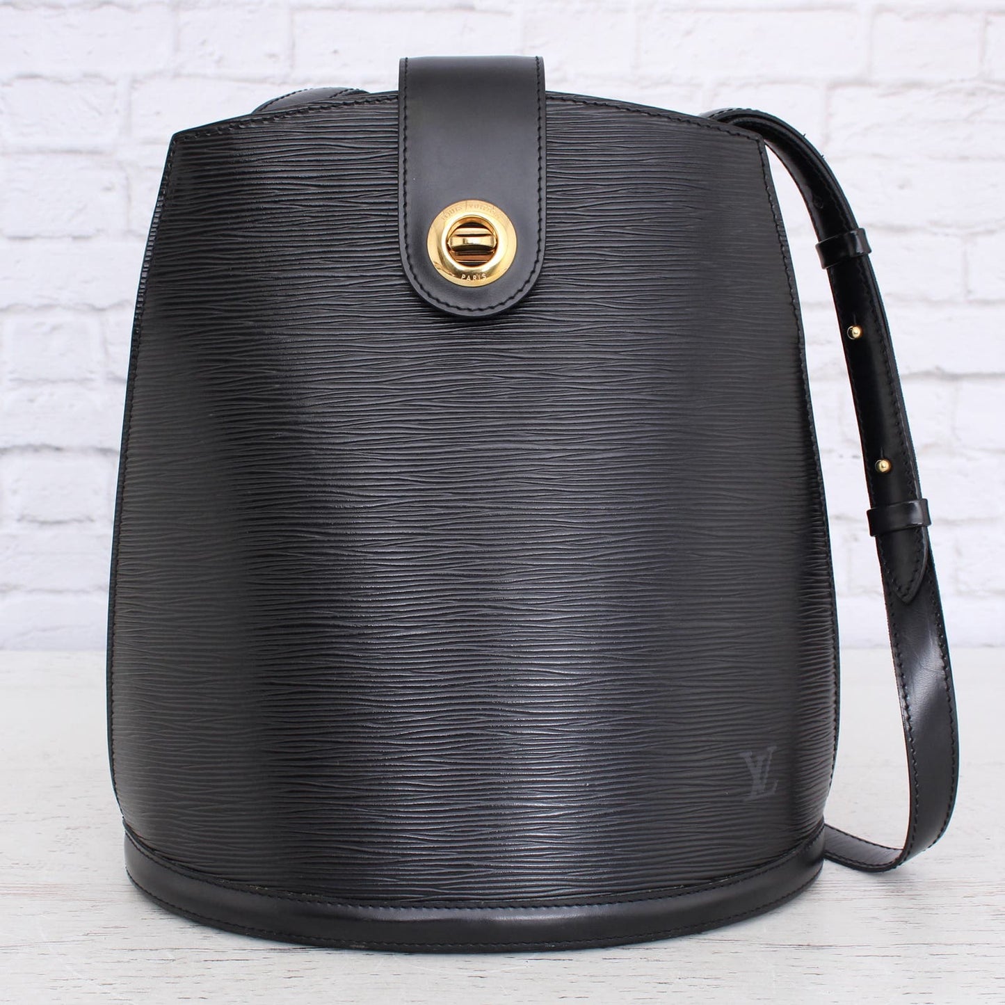 Louis Vuitton Cluny Noir Black Epi Leather Shoulder Bucket Bag