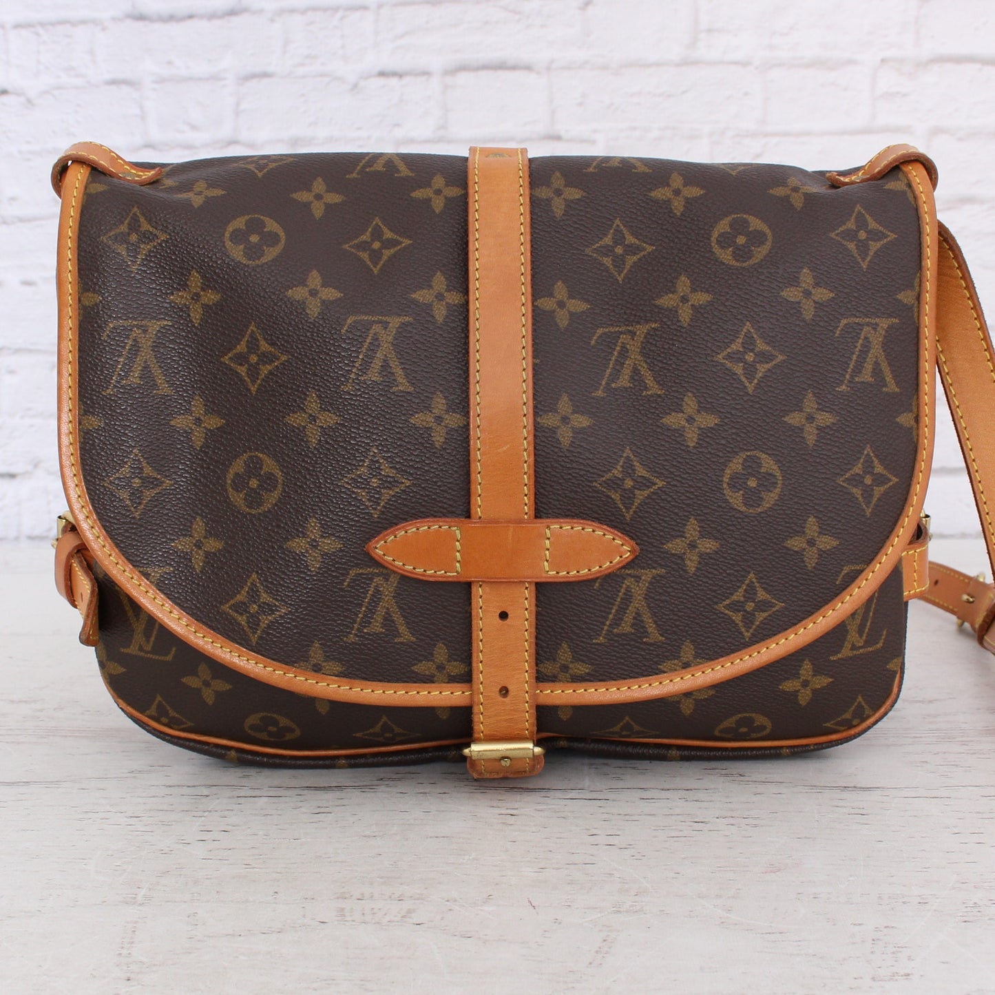 Louis Vuitton Saumur 30 Monogram Crossbody & Shoulder Messenger Brown