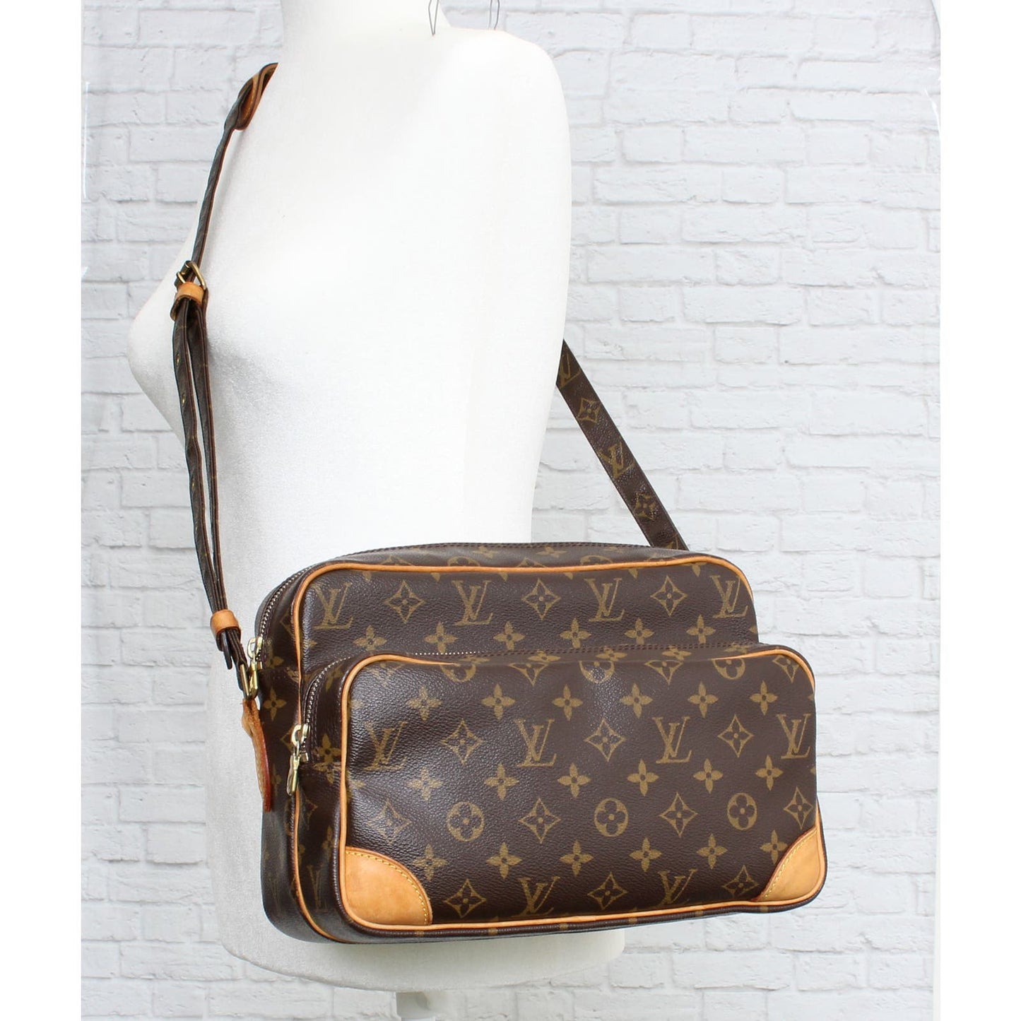 Louis Vuitton Nile Crossbody Monogram