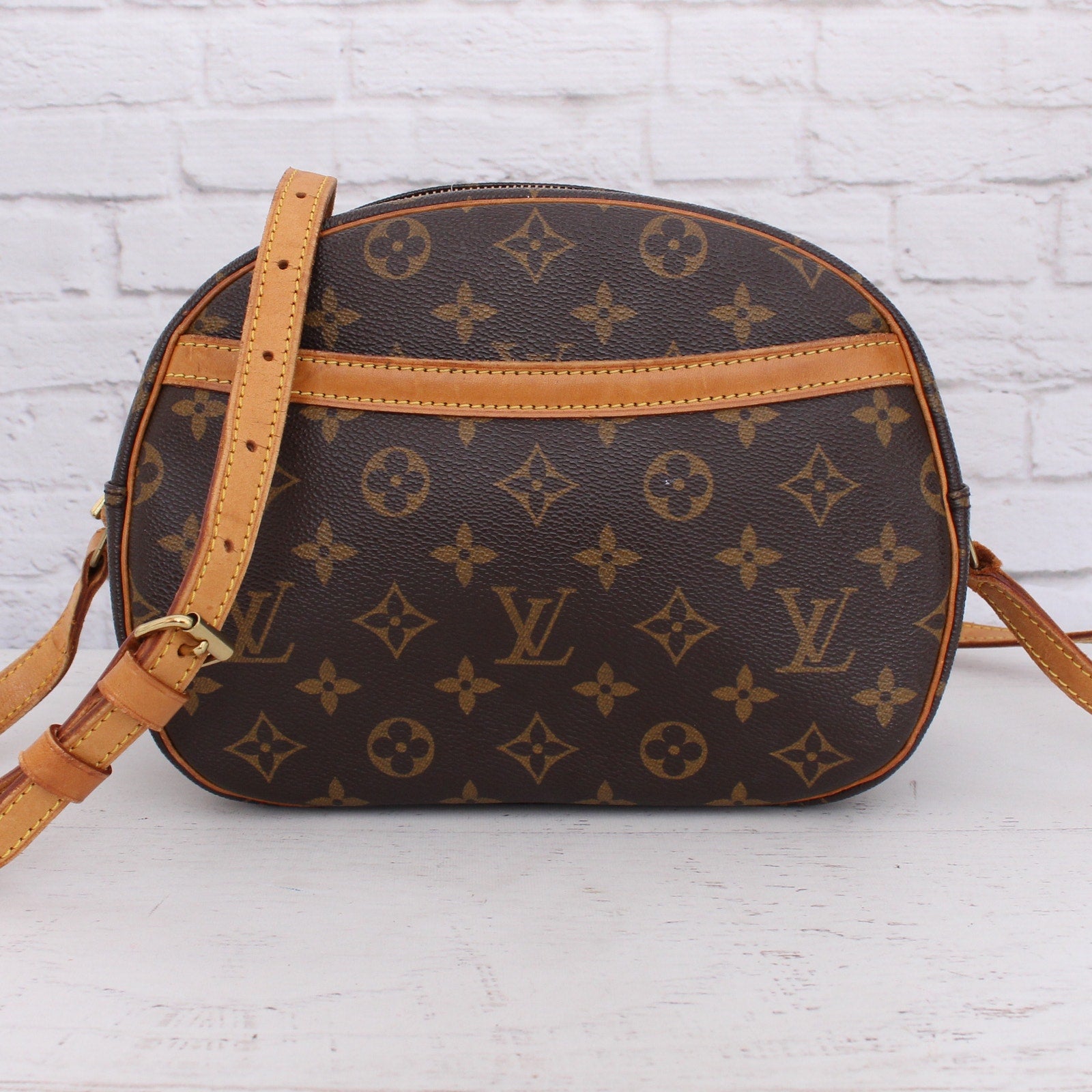 Louis Vuitton Blois Crossbody Monogram Blower Purse Zip Brown Handbag A4065