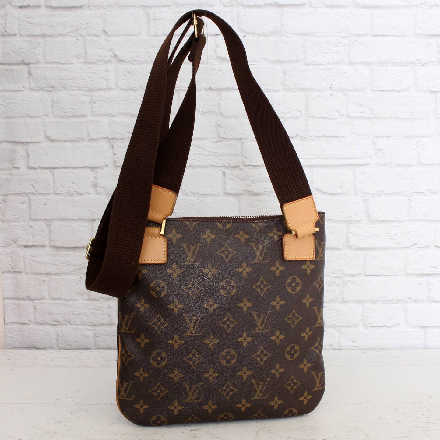 Louis Vuitton Pochette Bosphore Monogram Crossbody Purse Zip Shoulder