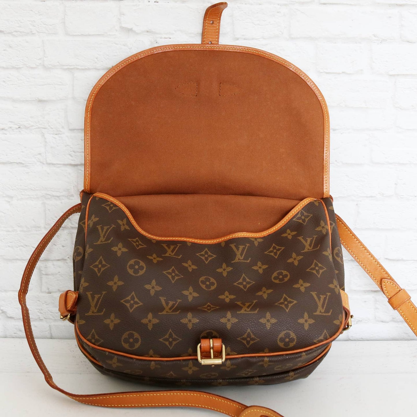 Louis Vuitton Saumur 30 Monogram Crossbody