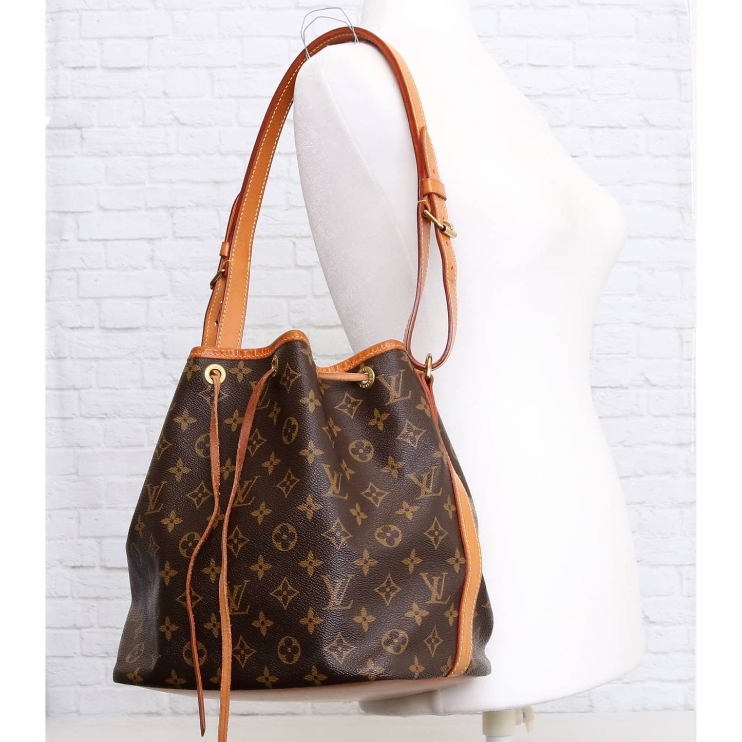 Louis Vuitton Petit Noé Monogram Small Bucket Shoulder Bag