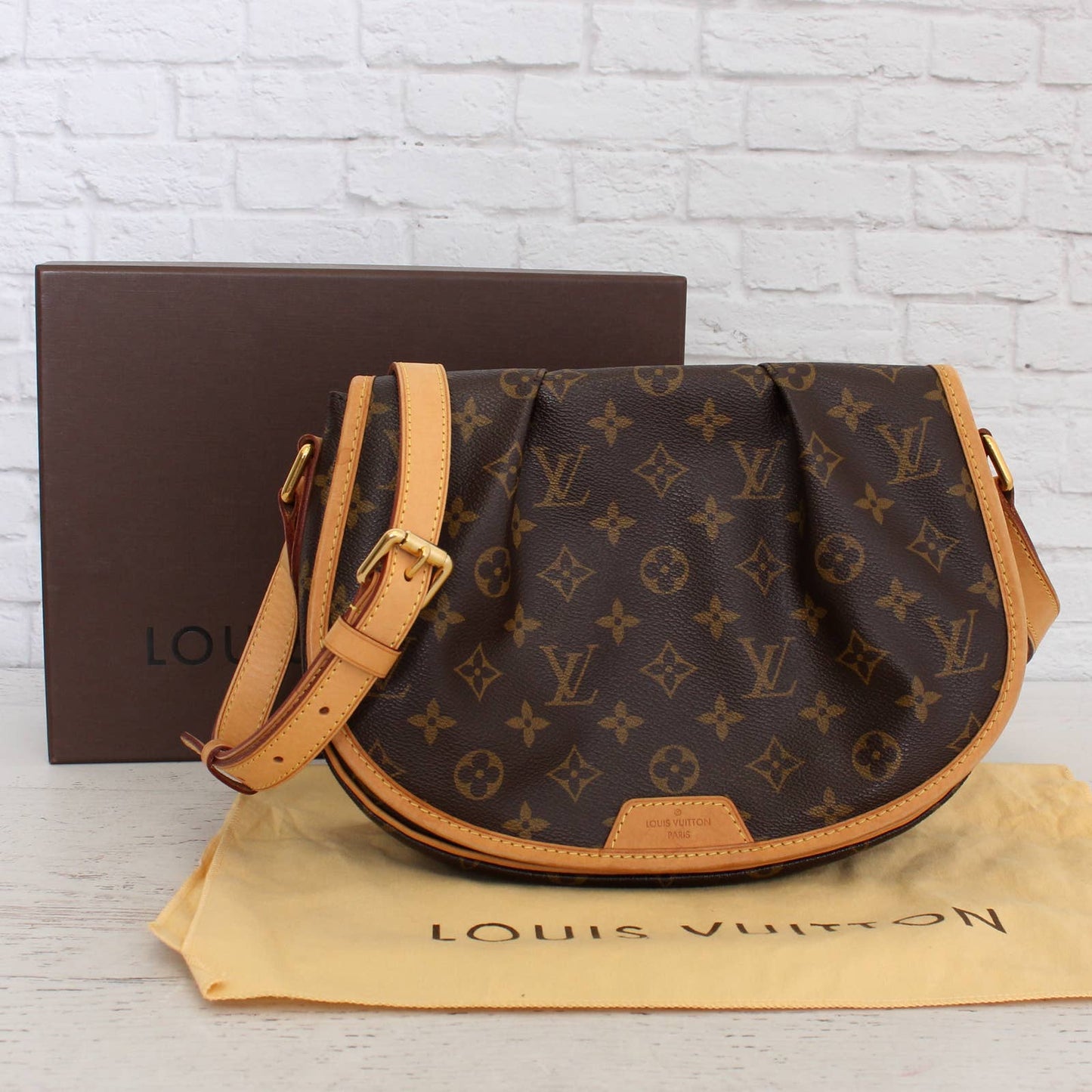 Louis Vuitton Menilmontant PM Crossbody Monogram Handbag Messenger Zip