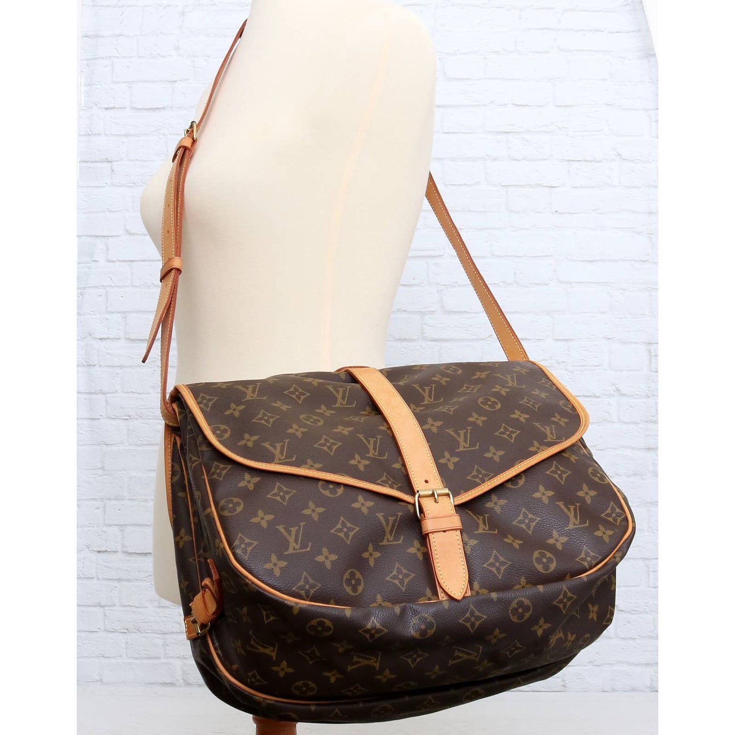 Louis Vuitton Saumur 35 Monogram Crossbody Canvas Messenger Purse Bag