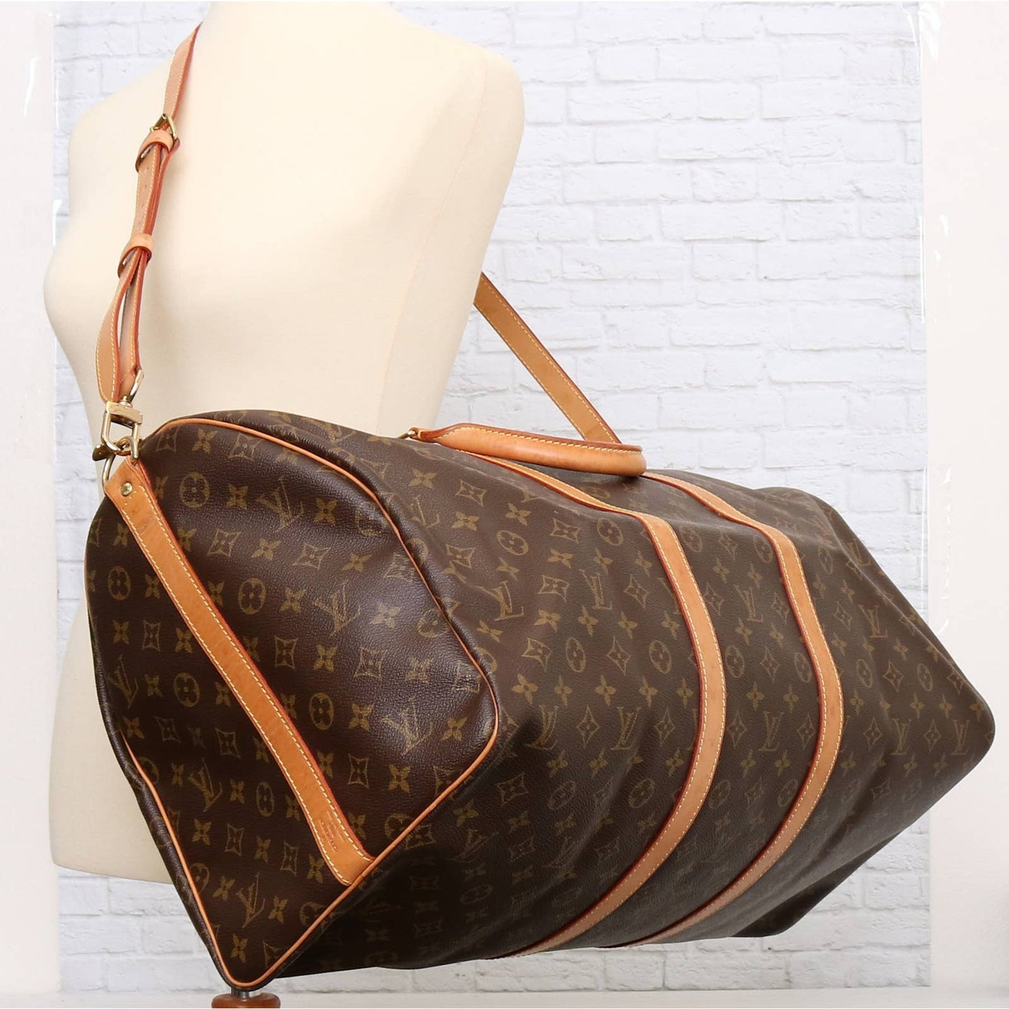 Louis Vuitton Keepall Bandoulière 55 Monogram Duffle Bag With Strap