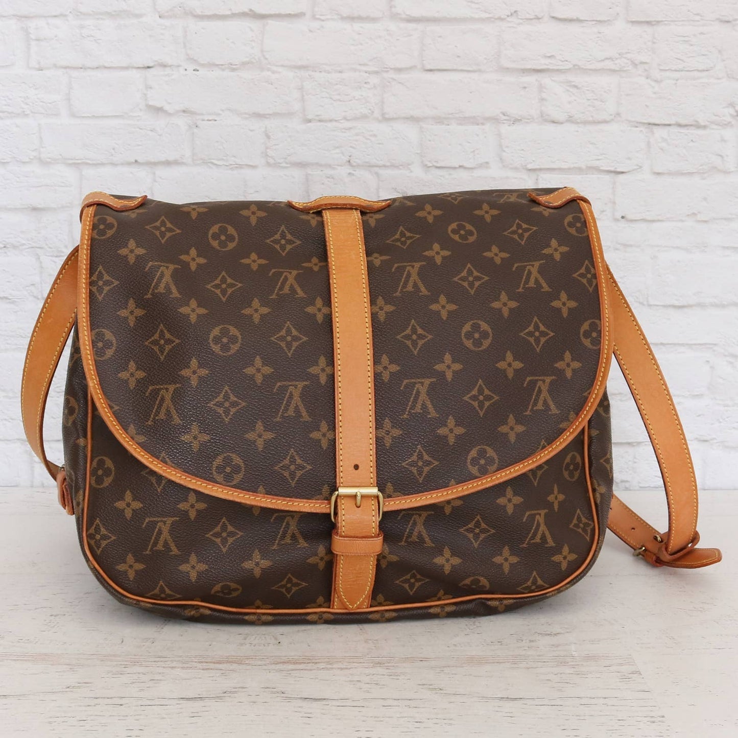 Louis Vuitton Saumur 35 Monogram Crossbody Leather Messenger Shoulder