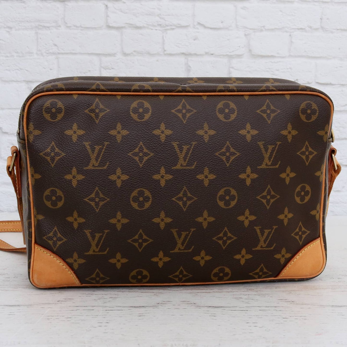 Louis Vuitton Trocadero 30 GM Monogram Crossbody