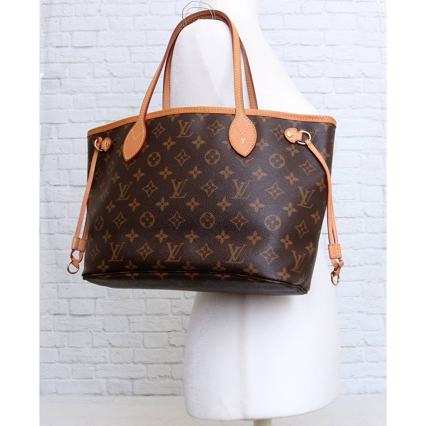 LOUIS VUITTON Monogram Pivone Pink Neverfull PM – The Luxury Lady