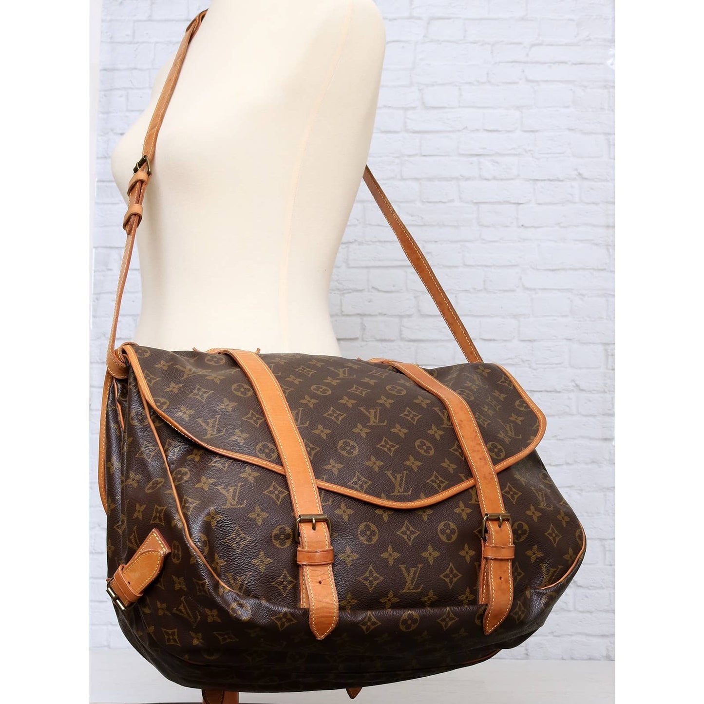 Louis Vuitton Saumur 43 Monogram Crossbody