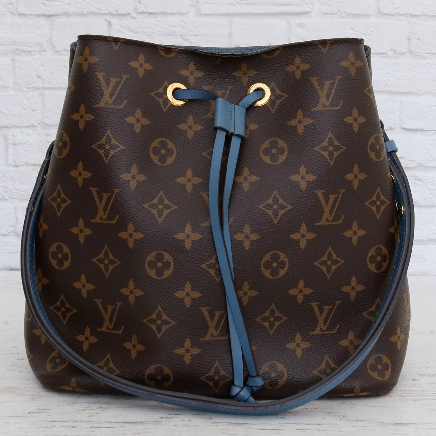 Louis Vuitton NéoNoé MM Monogram Blue Bucket Shoulder & Crossbody