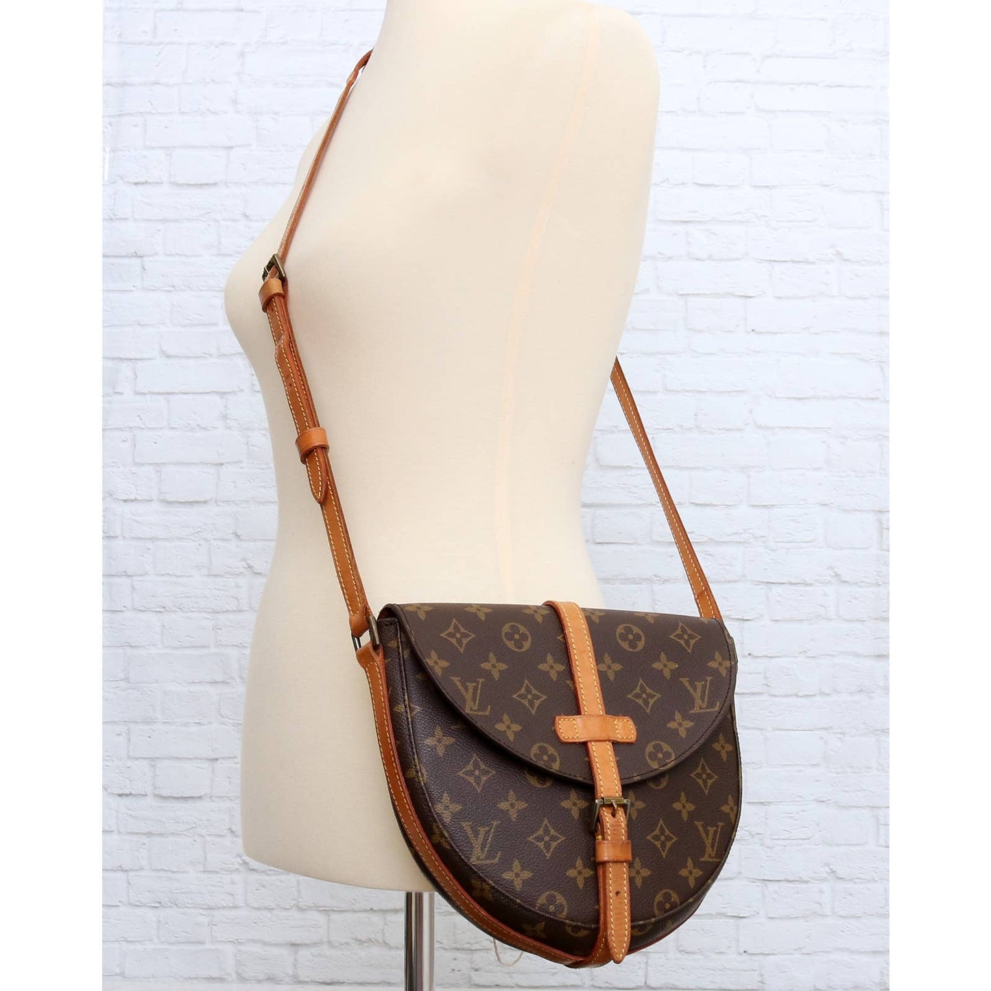 Louis Vuitton, Bags, Authentic Louis Vuitton Lv Crossbody Bag Chantilly  Mm Browns Monogram Good