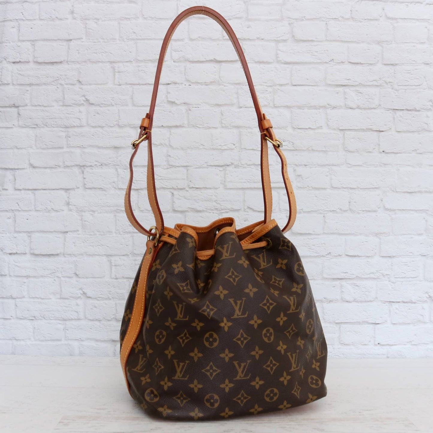 Louis Vuitton Petit Noé Monogram Shoulder Bag Bucket Bag