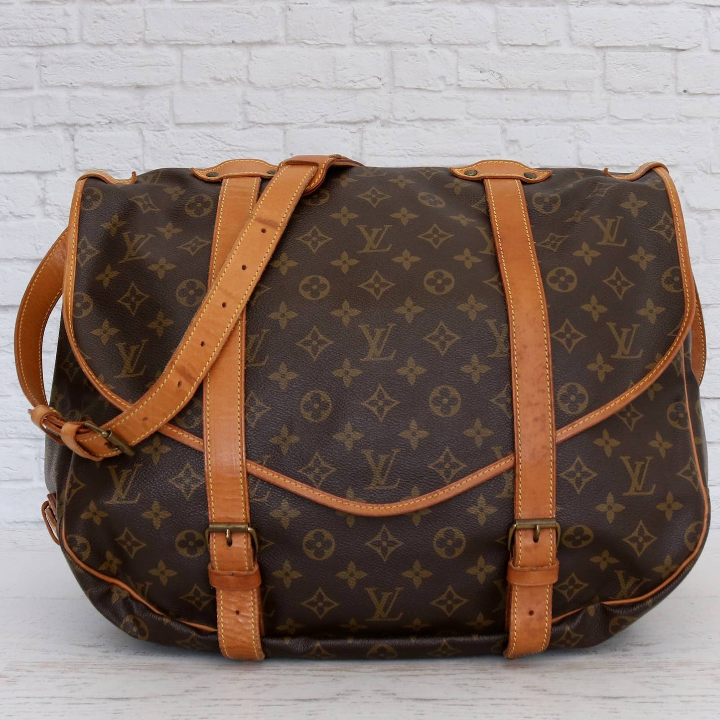 Louis Vuitton Saumur 43 Monogram Crossbody