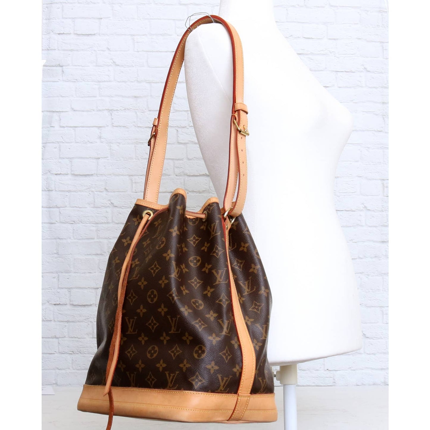 Louis Vuitton Noé Monogram Shoulder Bag Bucket Bag