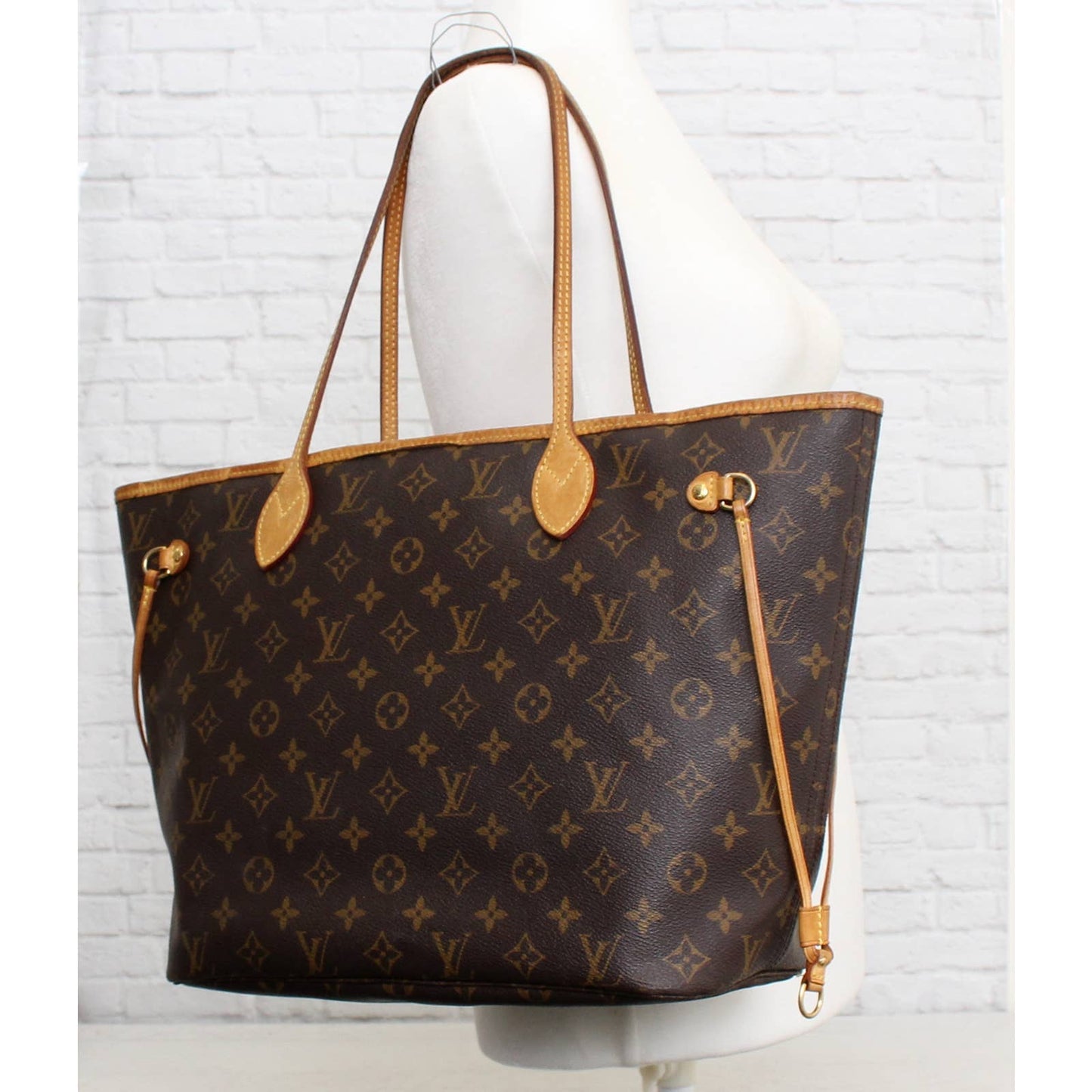 Louis Vuitton Neverfull MM Monogram Tote