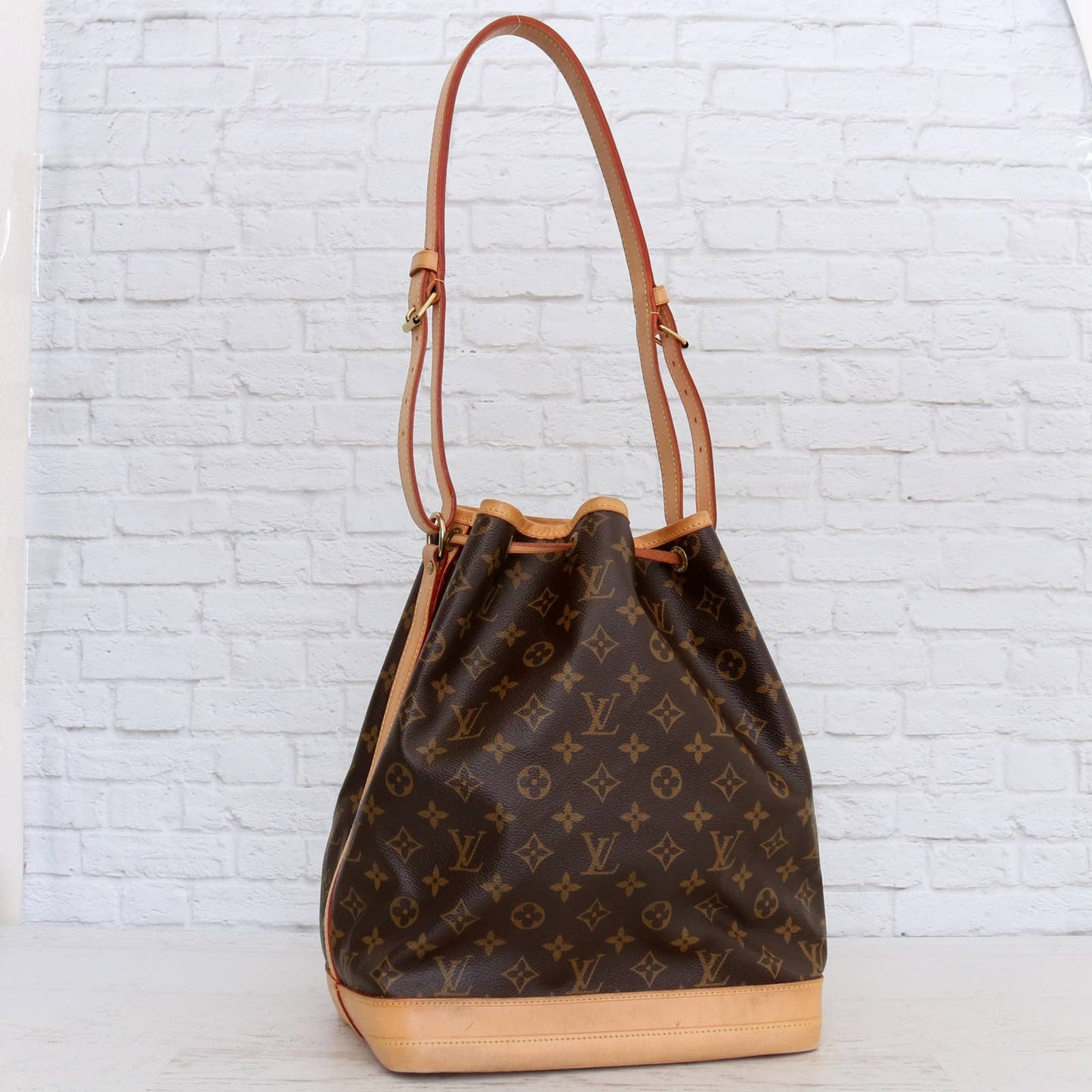 Louis Vuitton Noé Monogram Shoulder Bag Bucket Bag