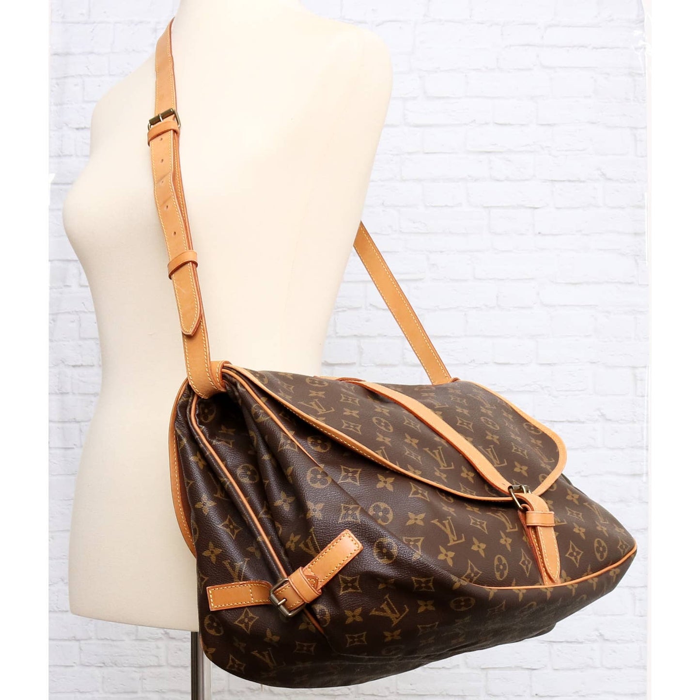 Louis Vuitton Saumur 35 Monogram Crossbody