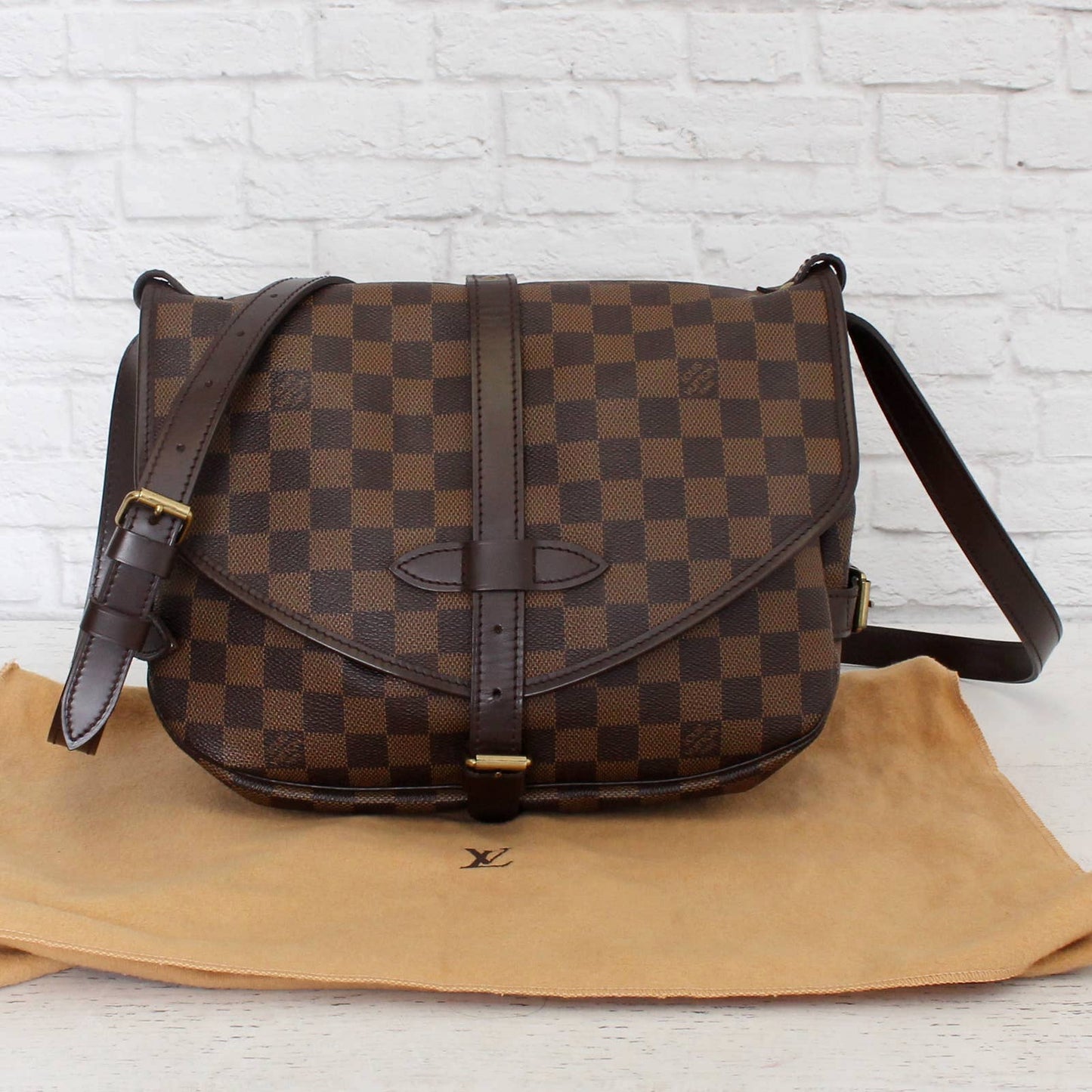 Louis Vuitton Saumur 30 Damier Ebene Crossbody