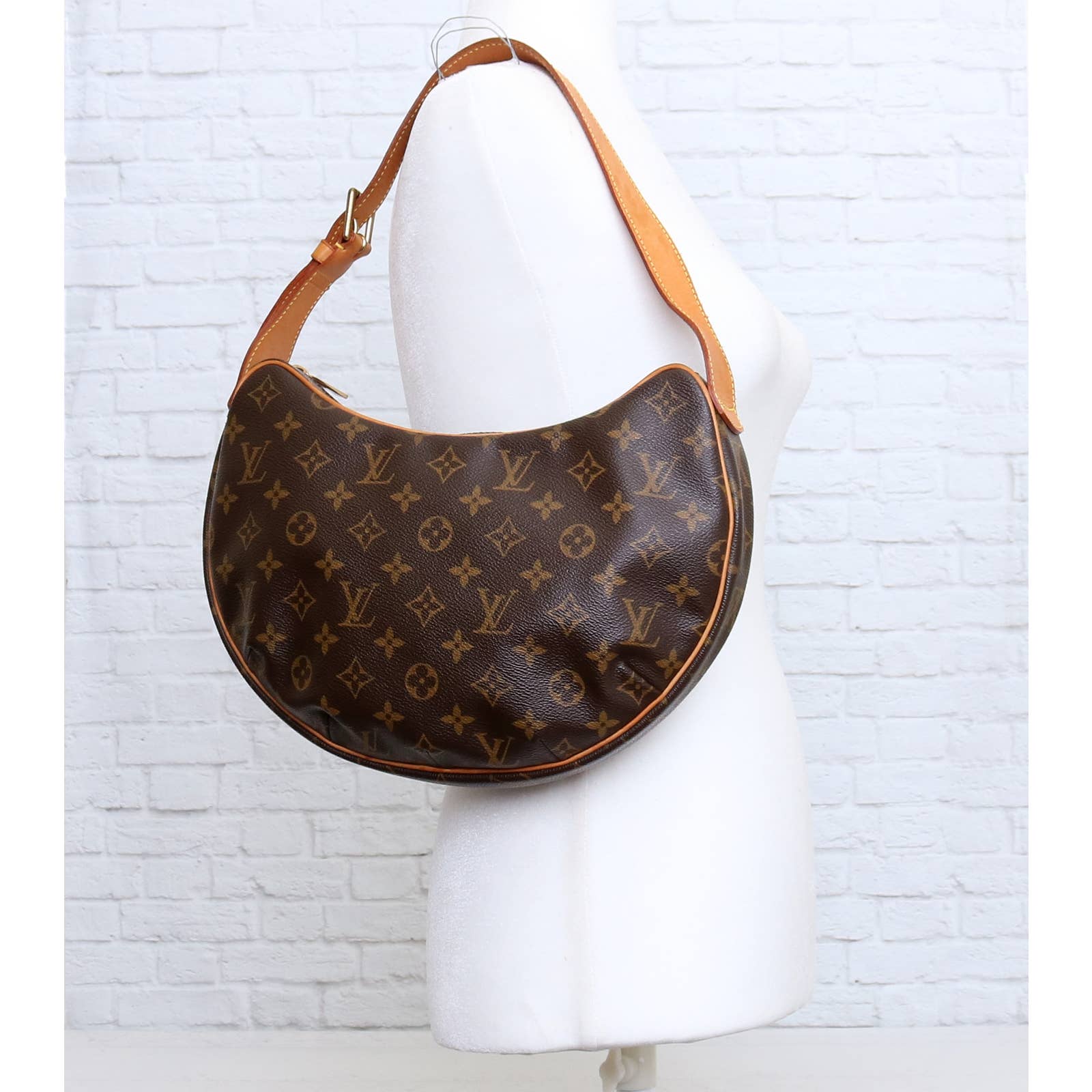 Louis Vuitton Odeon Monogram MM REVIEW- What fits inside? Mod