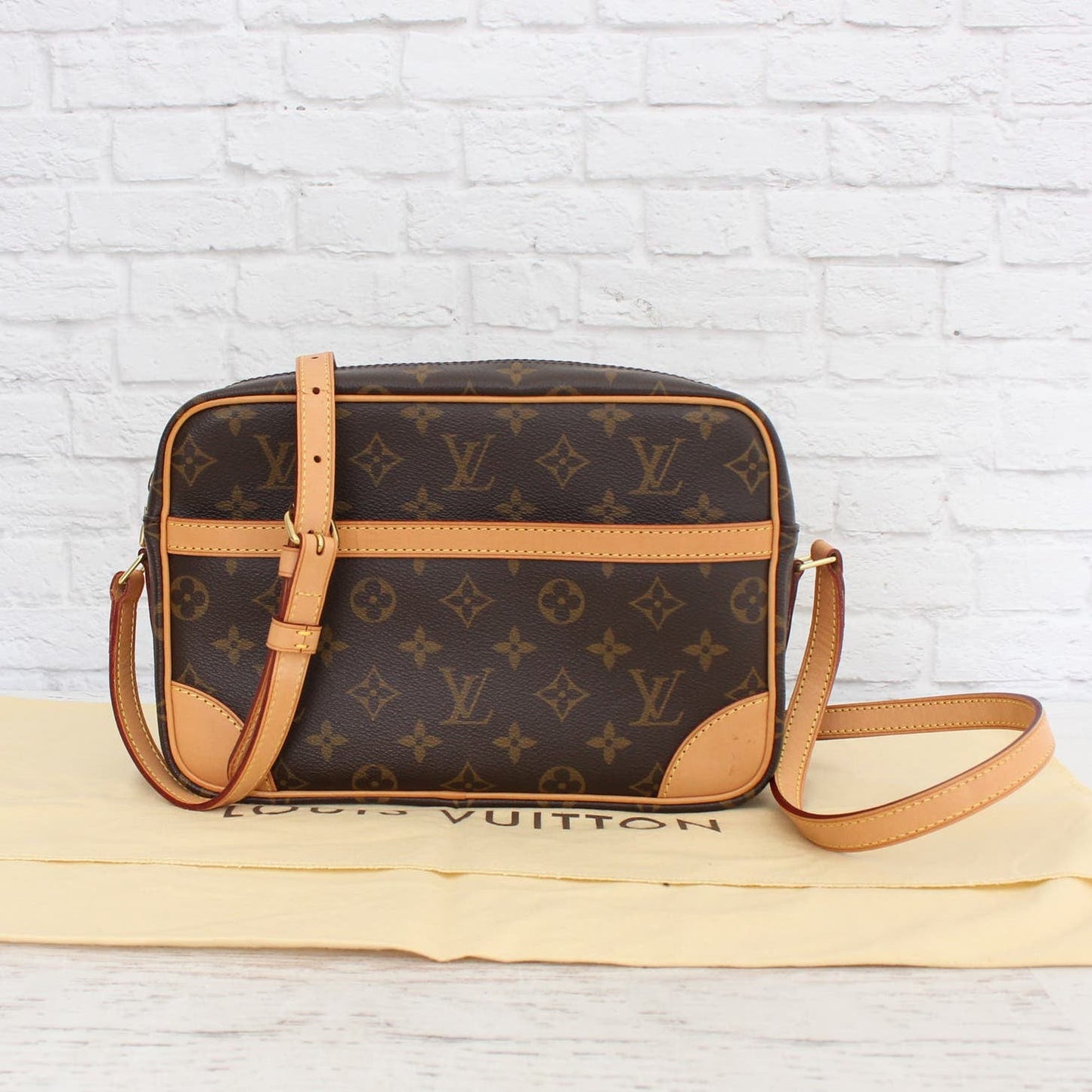 Louis Vuitton Trocadero 24 PM Monogram PRISTINE Crossbody