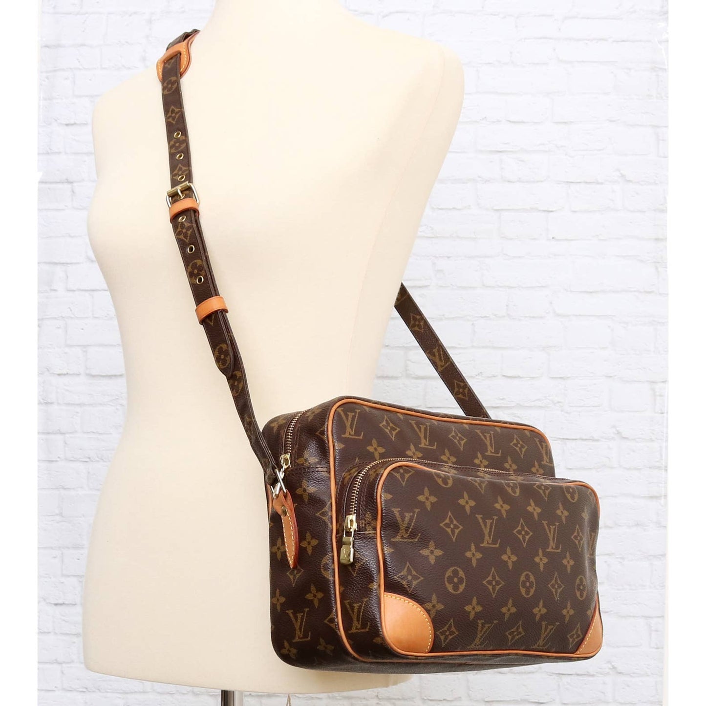 Louis Vuitton Nile Crossbody Monogram