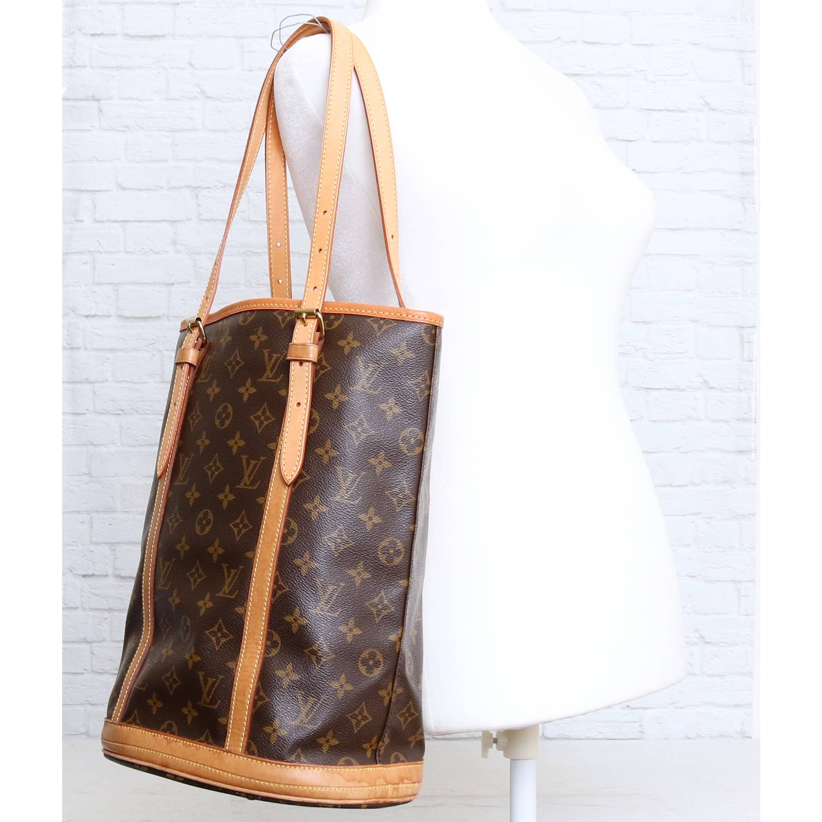 Louis Vuitton Bucket GM 27 Monogram Shoulder Bag