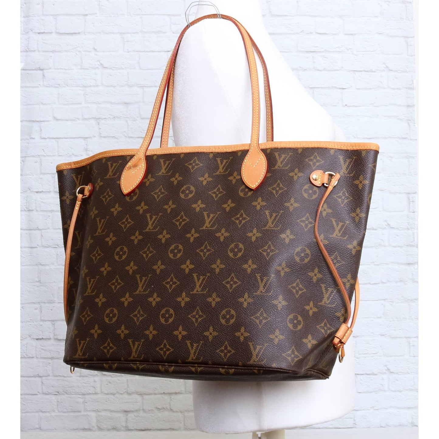 Louis Vuitton Neverfull MM Monogram Tote