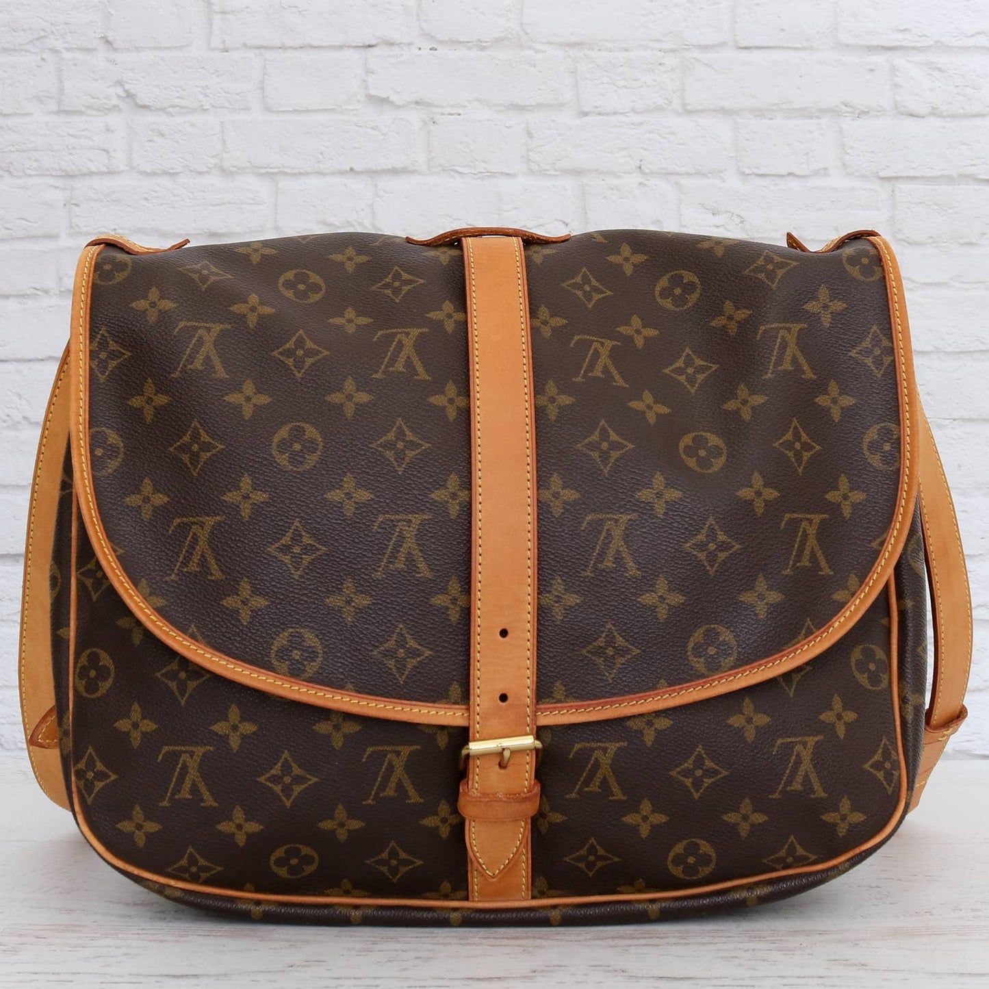 Louis Vuitton Saumur 35 Monogram Crossbody Canvas Messenger Purse Bag