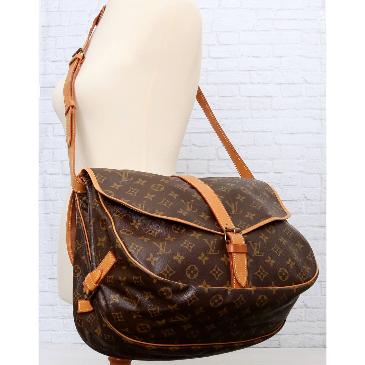 Louis Vuitton Saumur 35 Monogram Crossbody