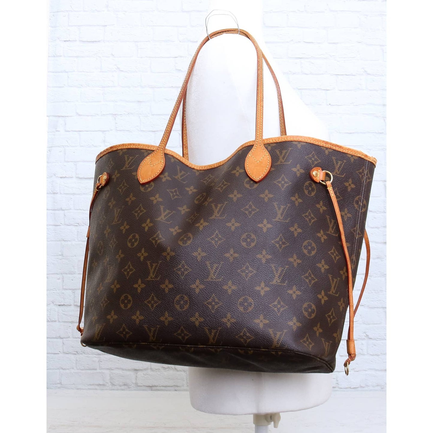 Louis Vuitton Neverfull MM Monogram Tote